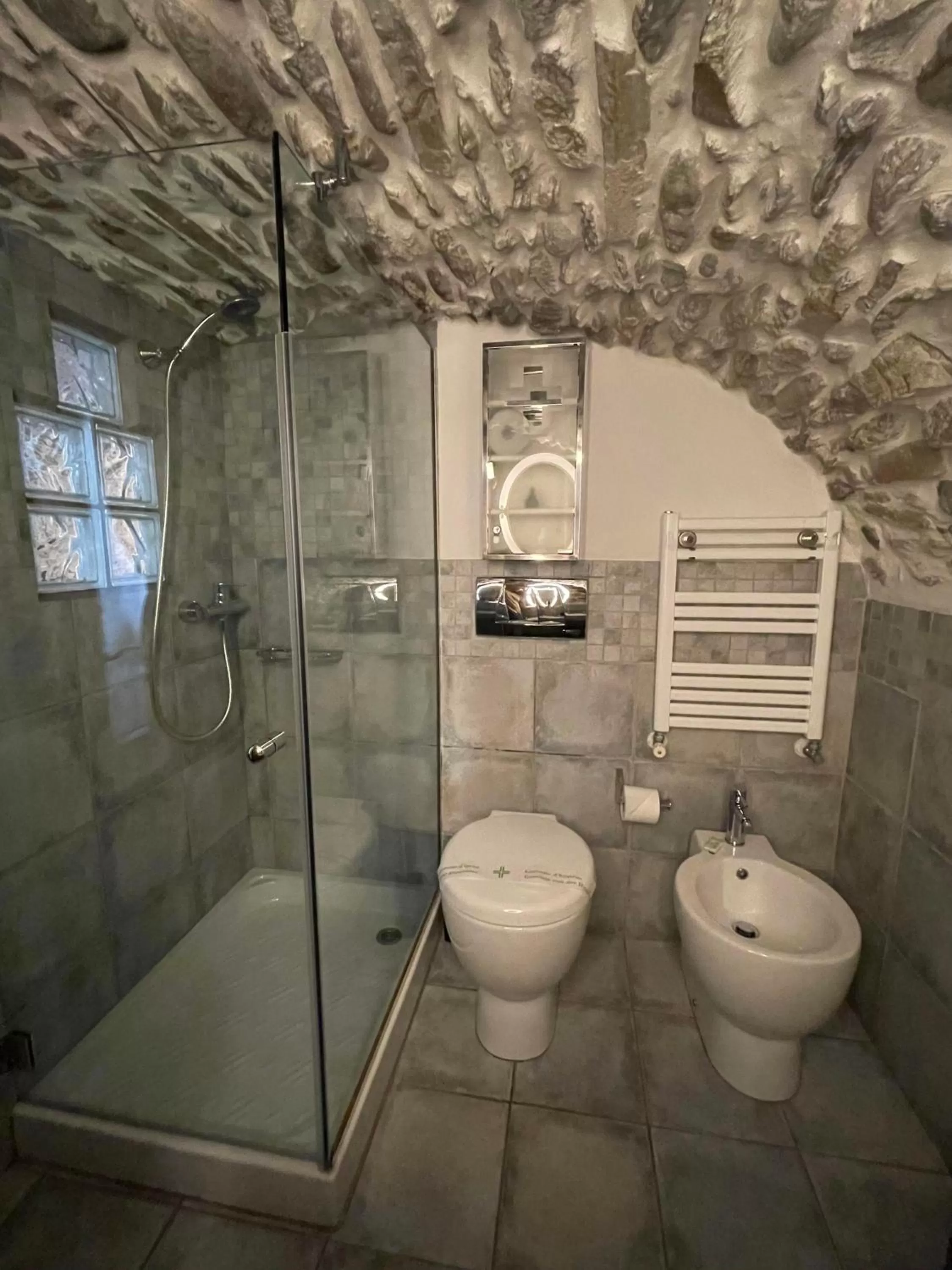 Shower in Talking Stones