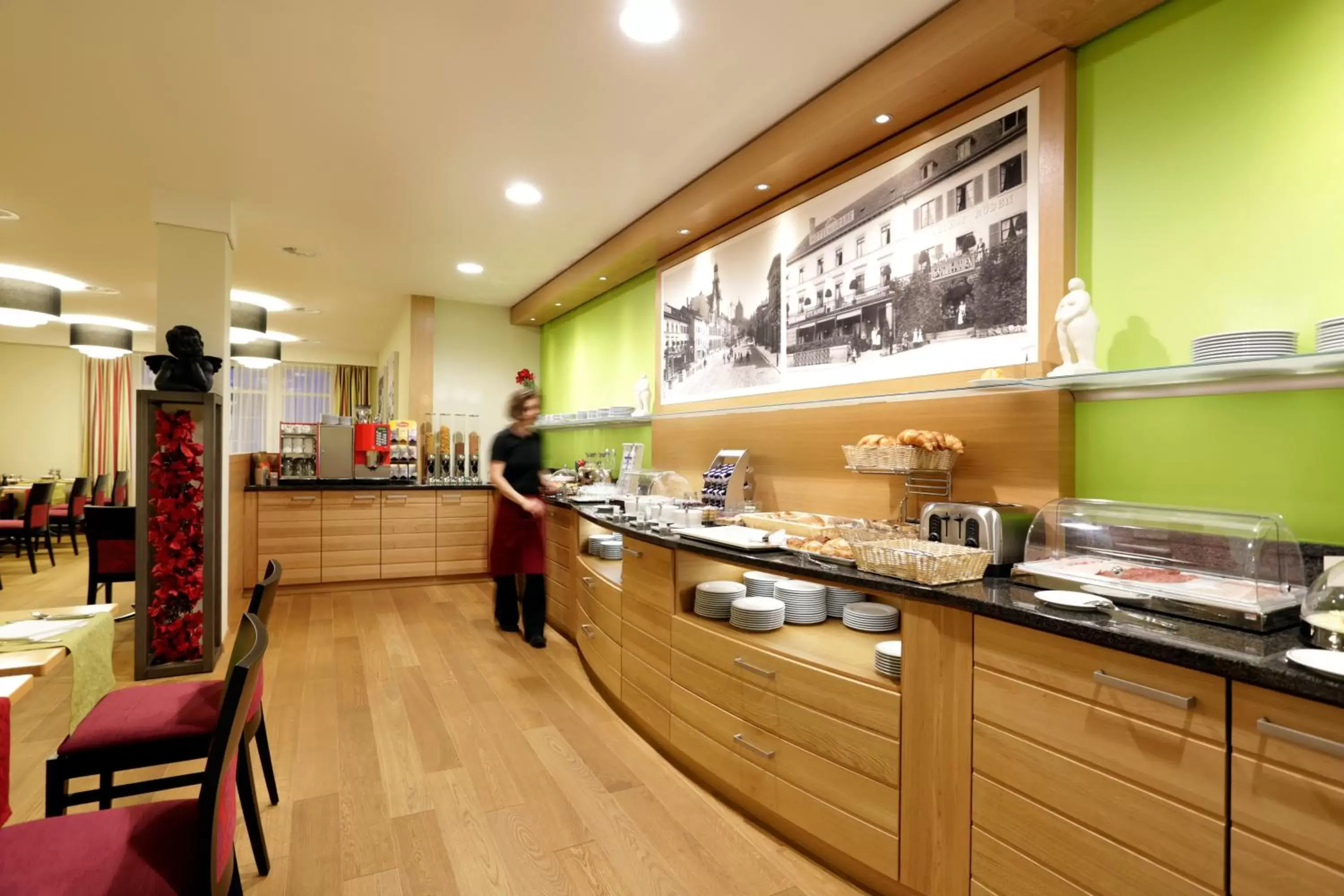 Restaurant/places to eat, Kitchen/Kitchenette in Best Western Plus Hotel Bahnhof