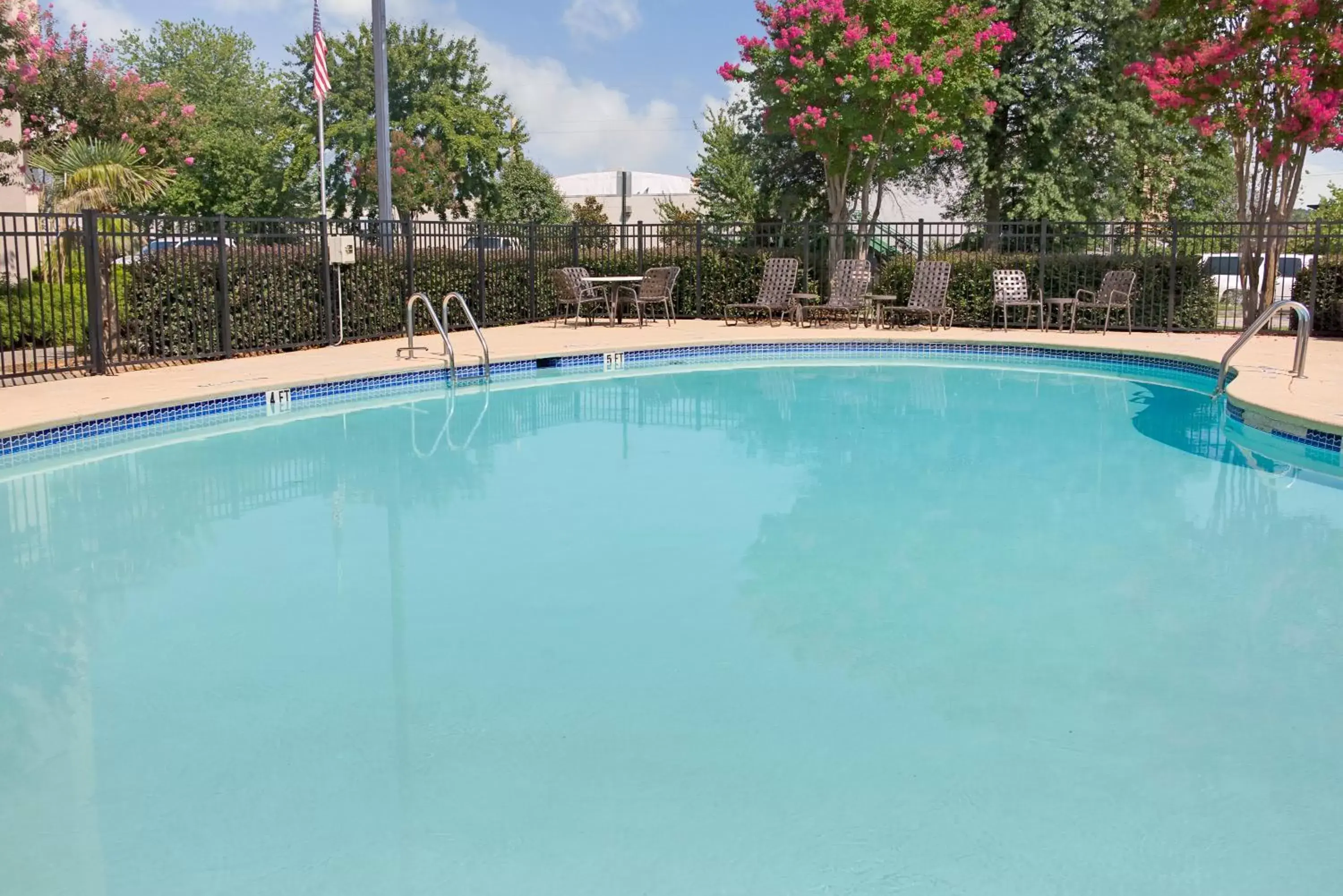 Swimming Pool in Wyndham Garden Duluth