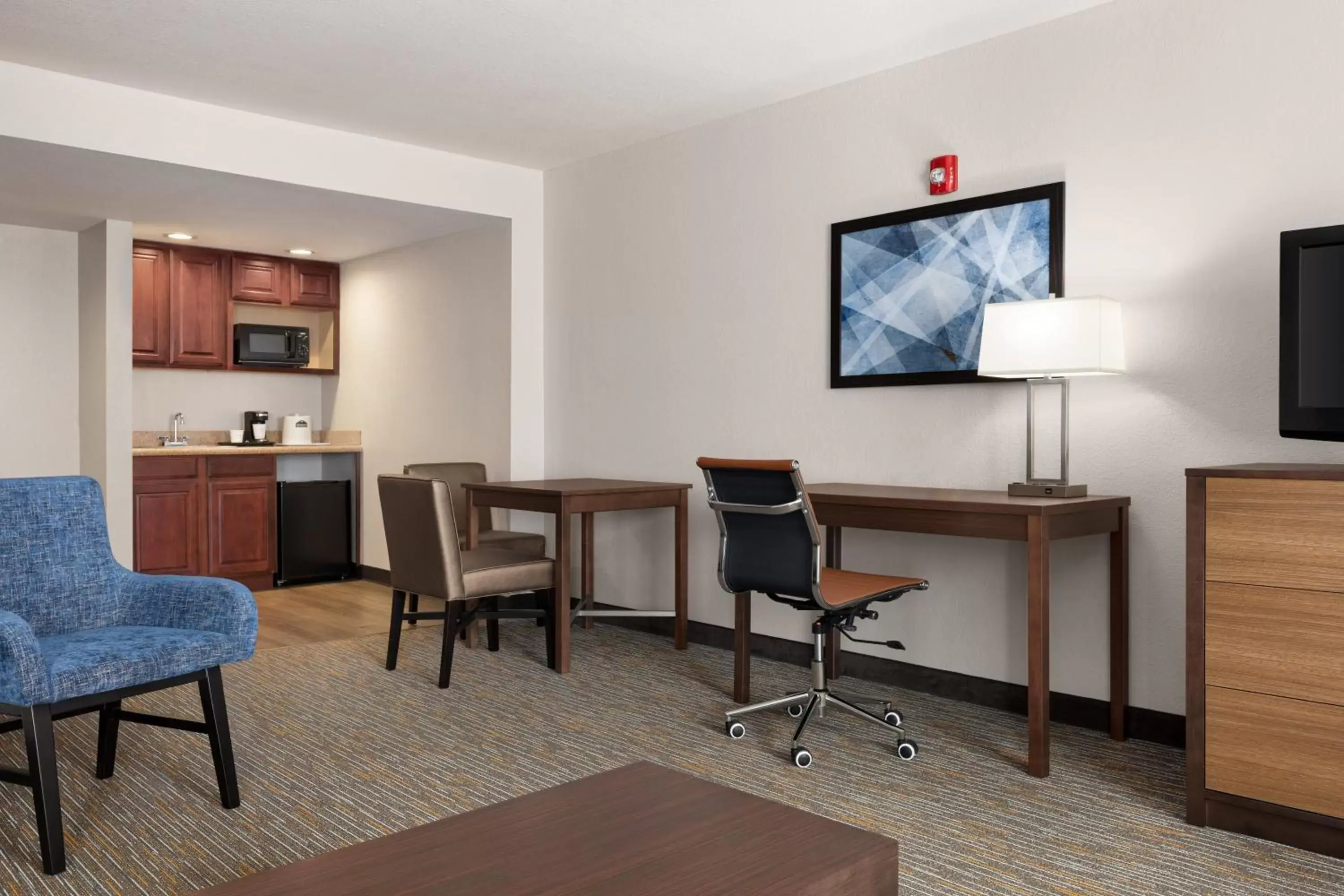 Seating area, TV/Entertainment Center in Wingate By Wyndham Southport