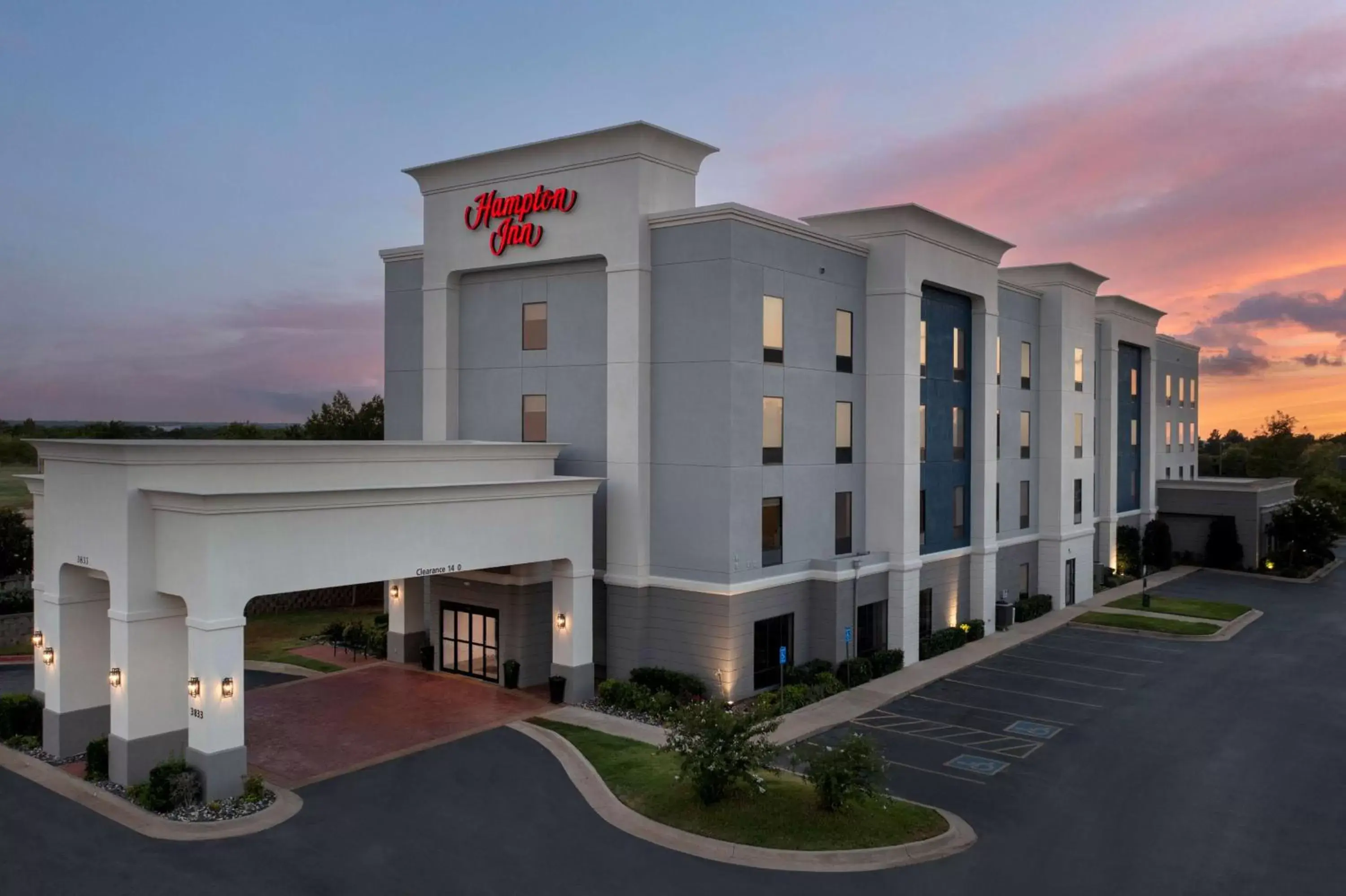 Property building in Hampton Inn Duncan Property building in Hampton Inn Duncan
