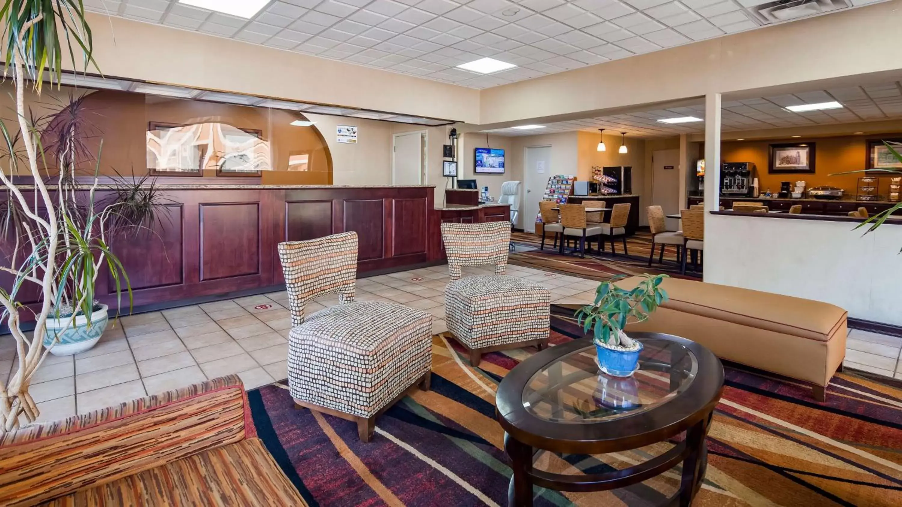 Lobby or reception in Best Western Thunderbird Motel