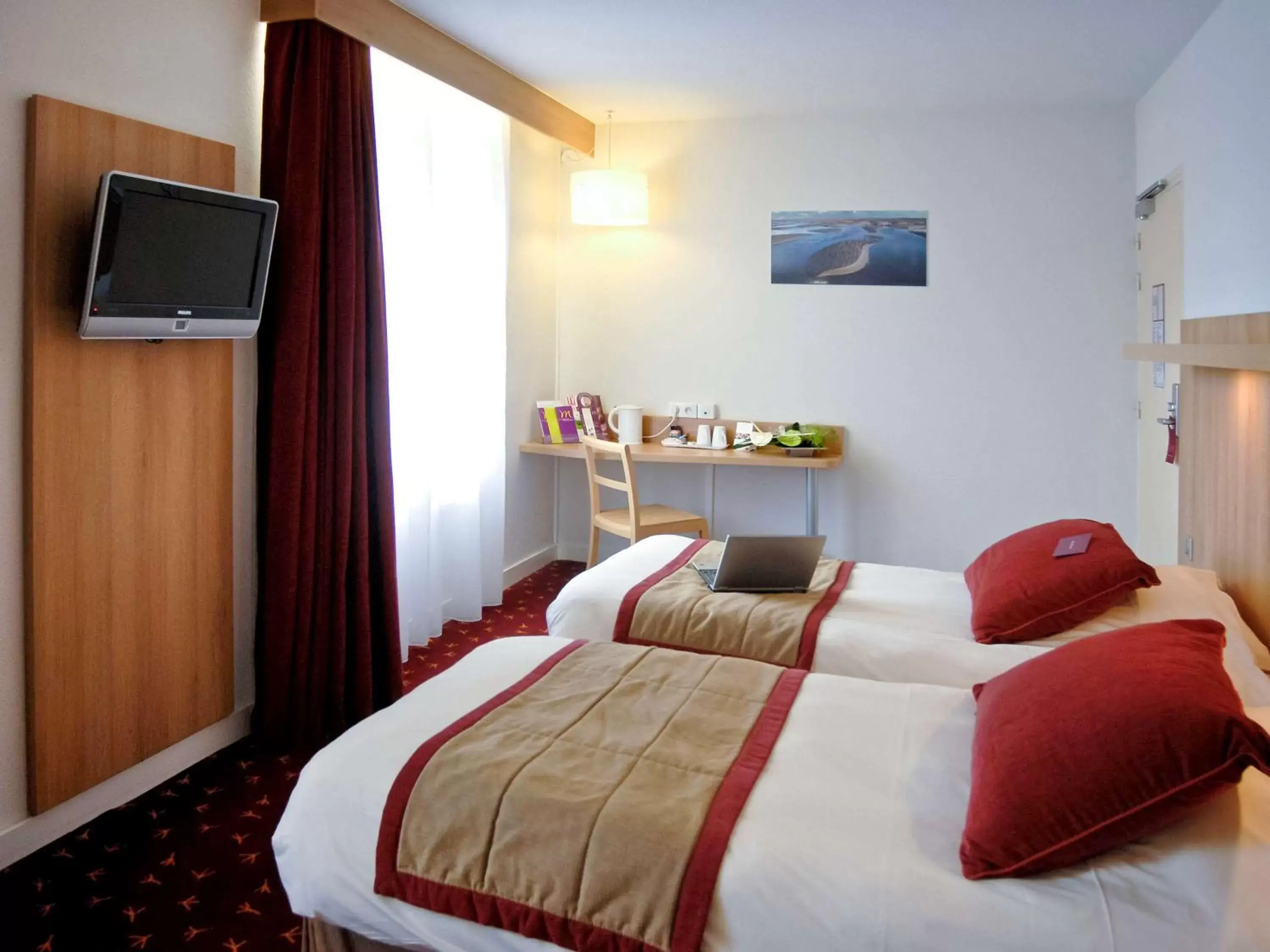 Photo of the whole room, Bed in Mercure Abbeville Centre – Porte de La Baie de Somme