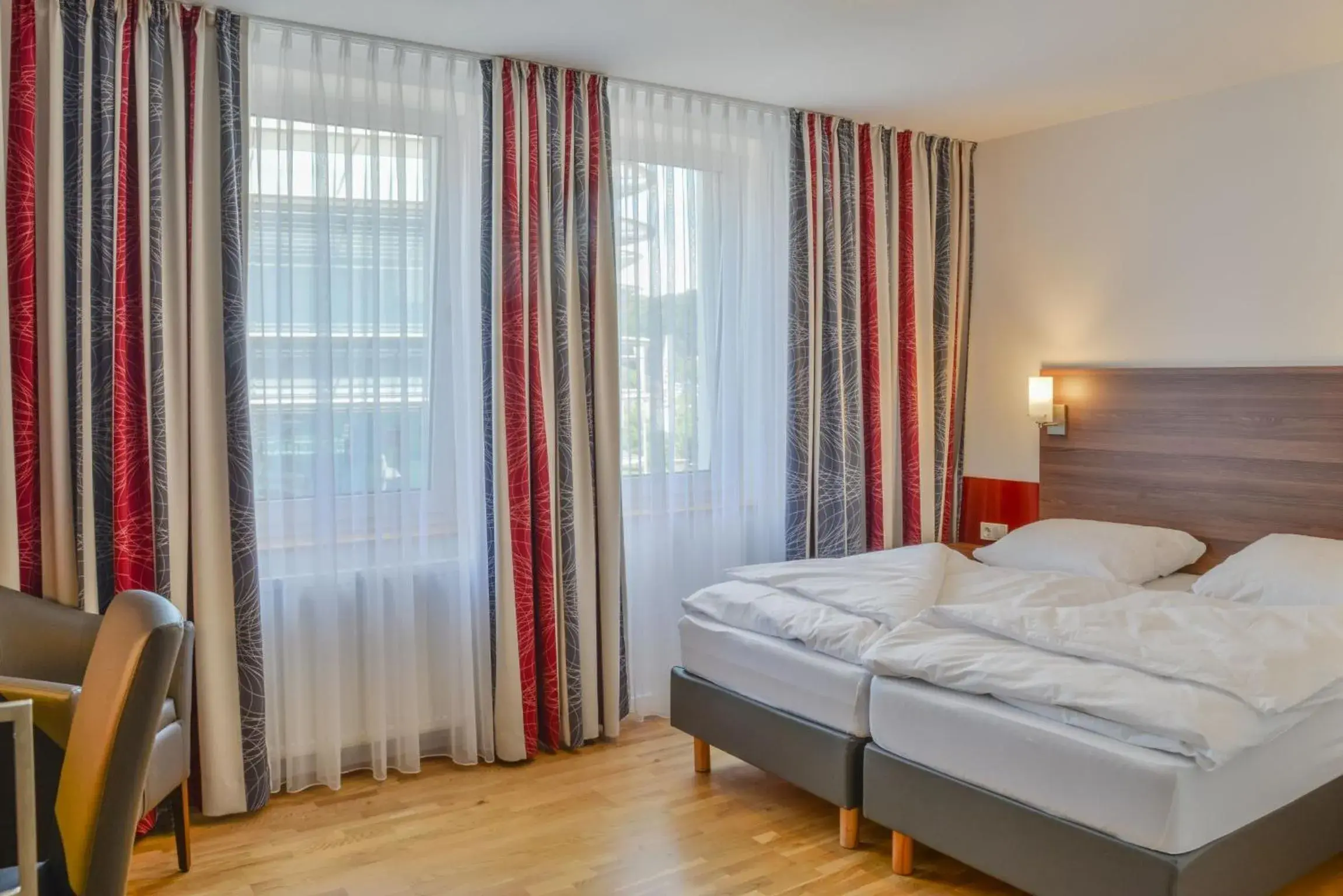 Bedroom, Bed in City Hotel Wetzlar