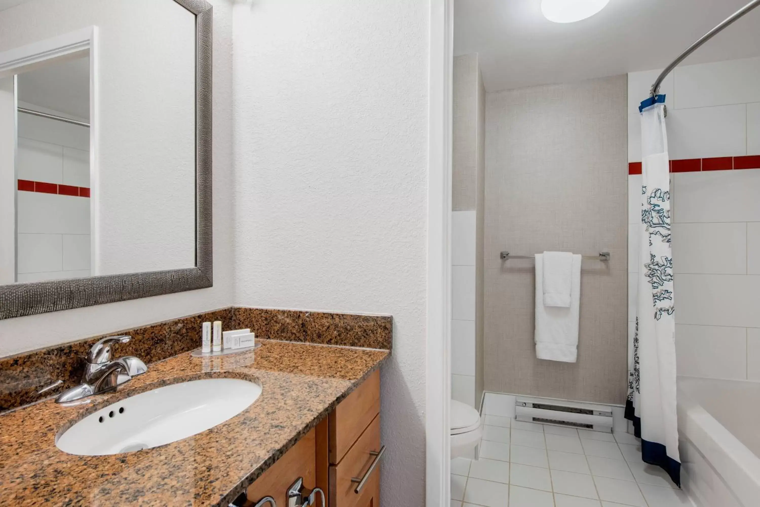 Bathroom in Residence Inn by Marriott Kingston Water's Edge