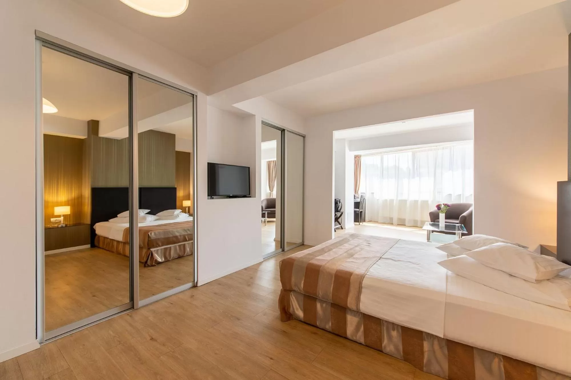 Photo of the whole room, Bed in Hotel Parliament