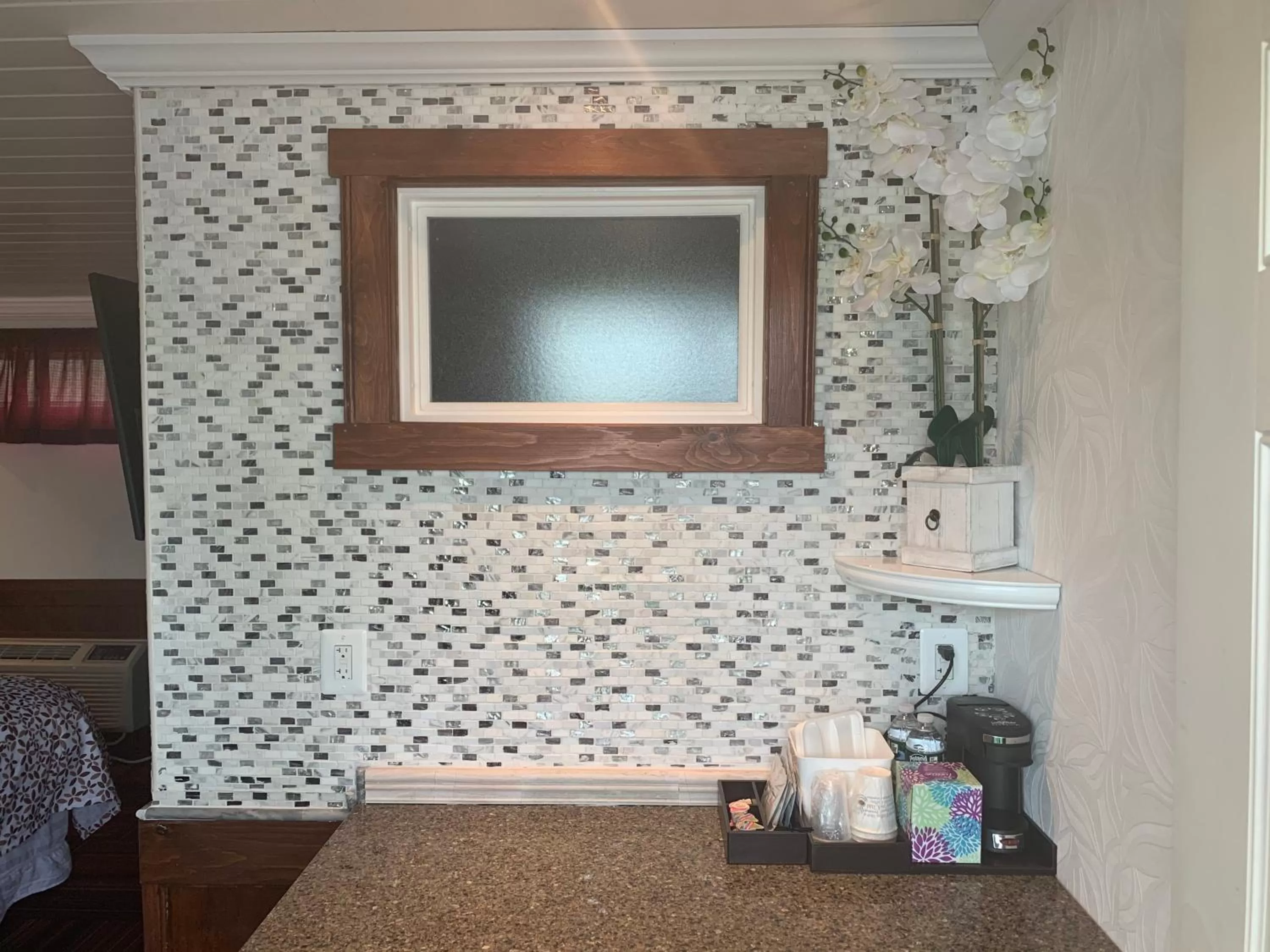 Coffee/tea facilities in Atlantic Coast Inn