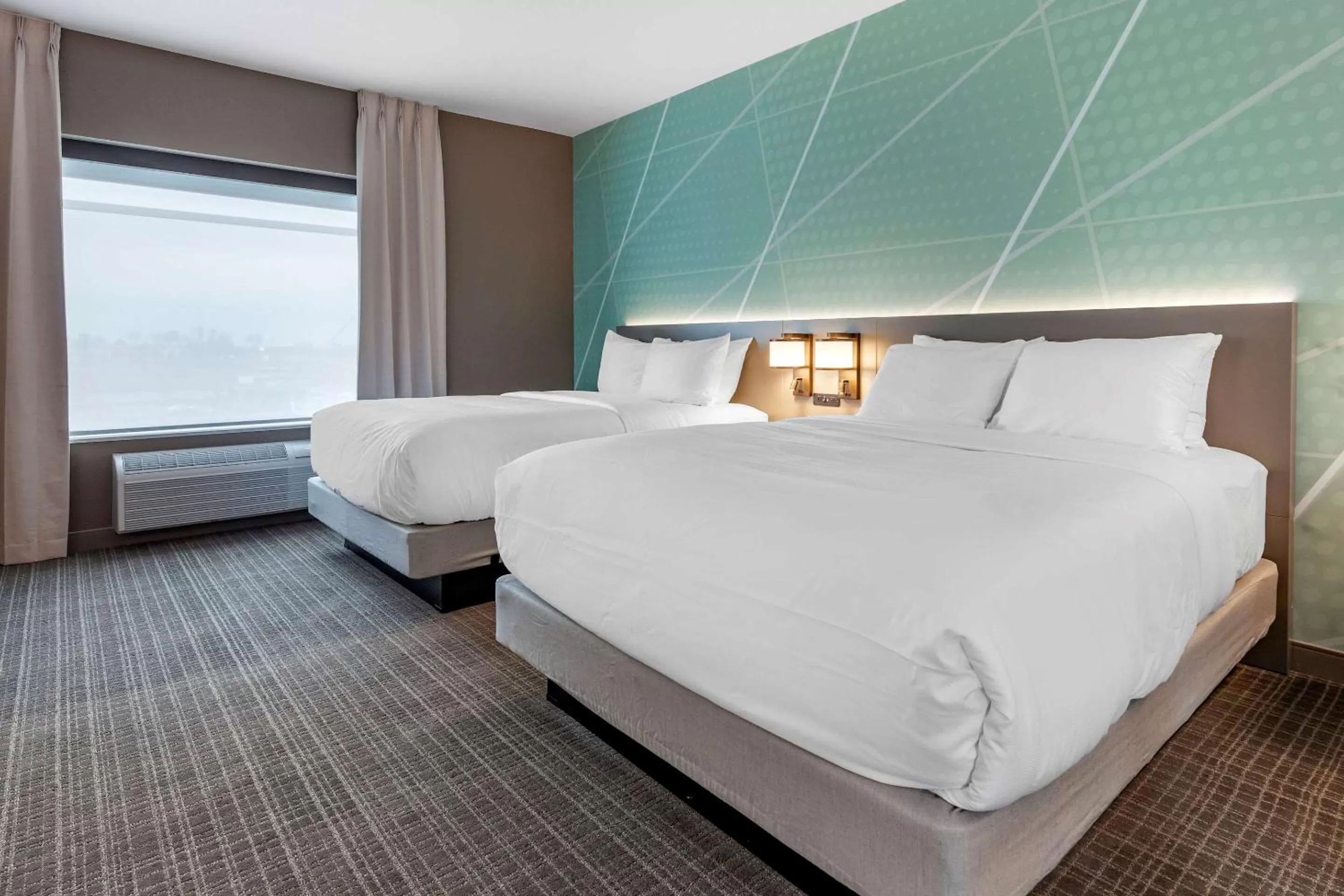 Photo of the whole room, Bed in Comfort Suites Cottage Grove-Madison