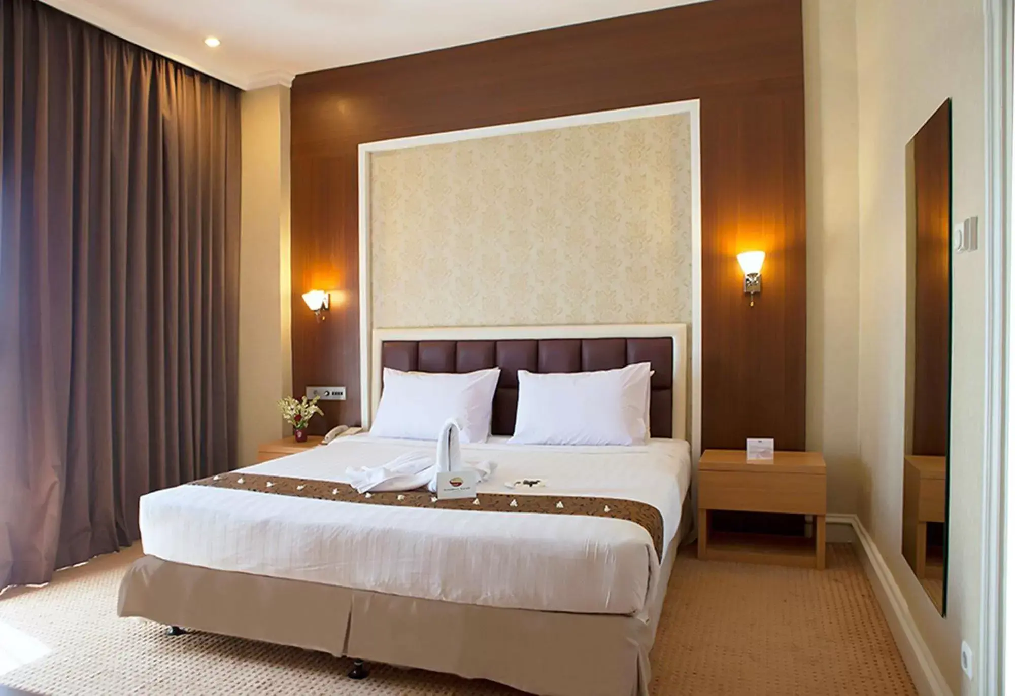 Bed in Surabaya Suites Hotel Powered by Archipelago