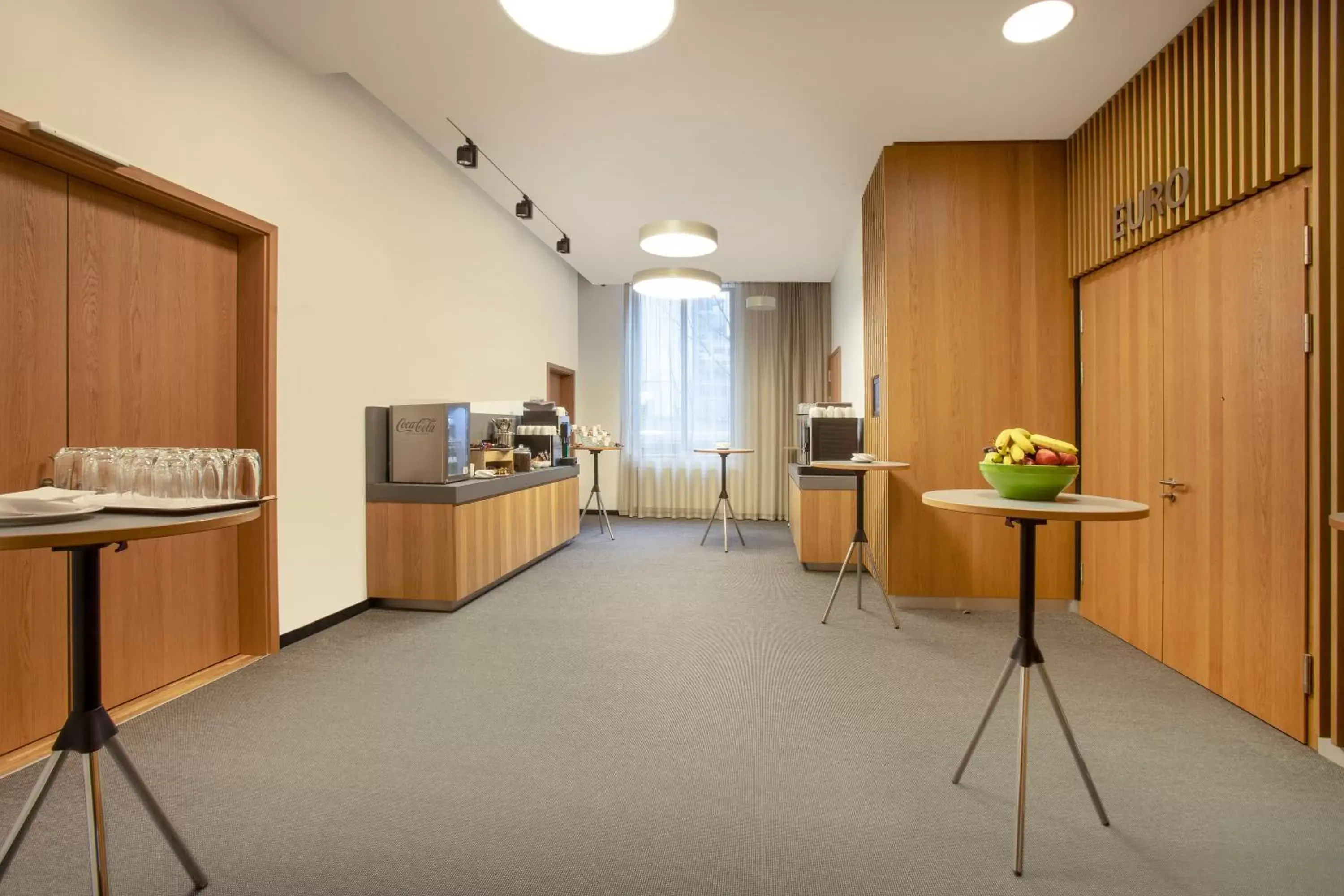 Meeting/conference room, Kitchen/Kitchenette in Holiday Inn Frankfurt - Alte Oper, an IHG Hotel