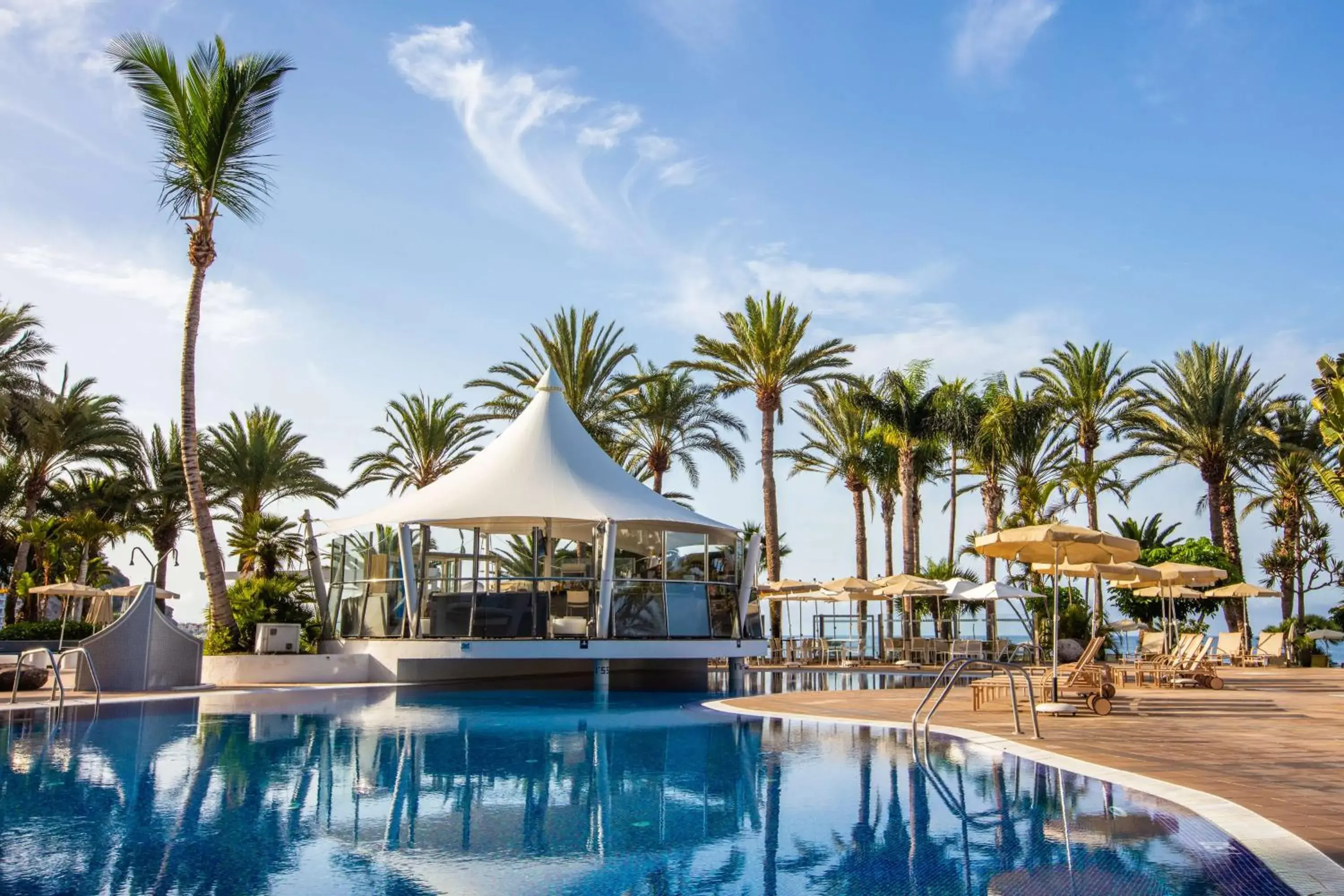 Lounge or bar, Swimming Pool in Radisson Blu Resort Gran Canaria