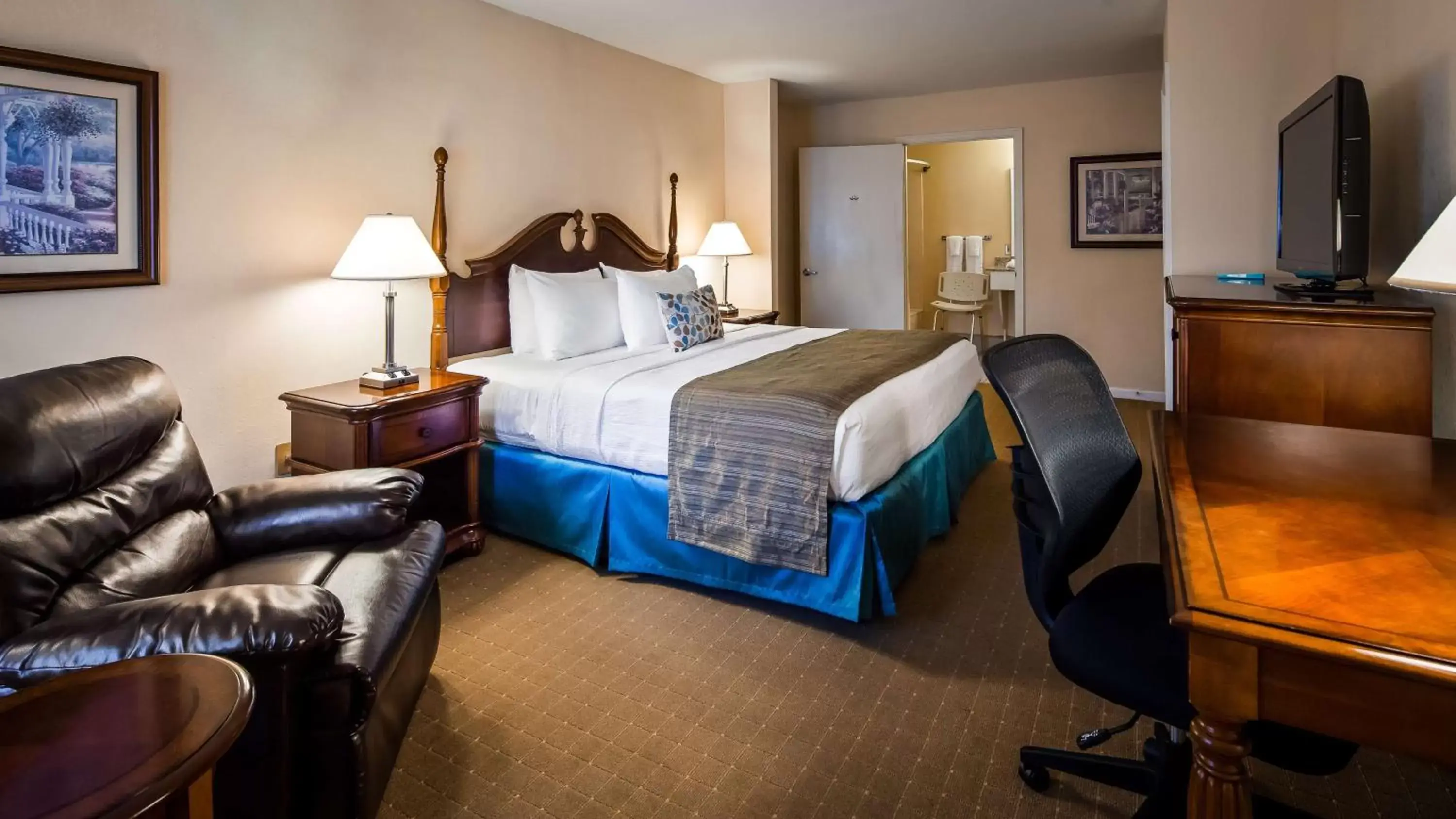 Photo of the whole room, Bed in Best Western PLUS Santee Inn
