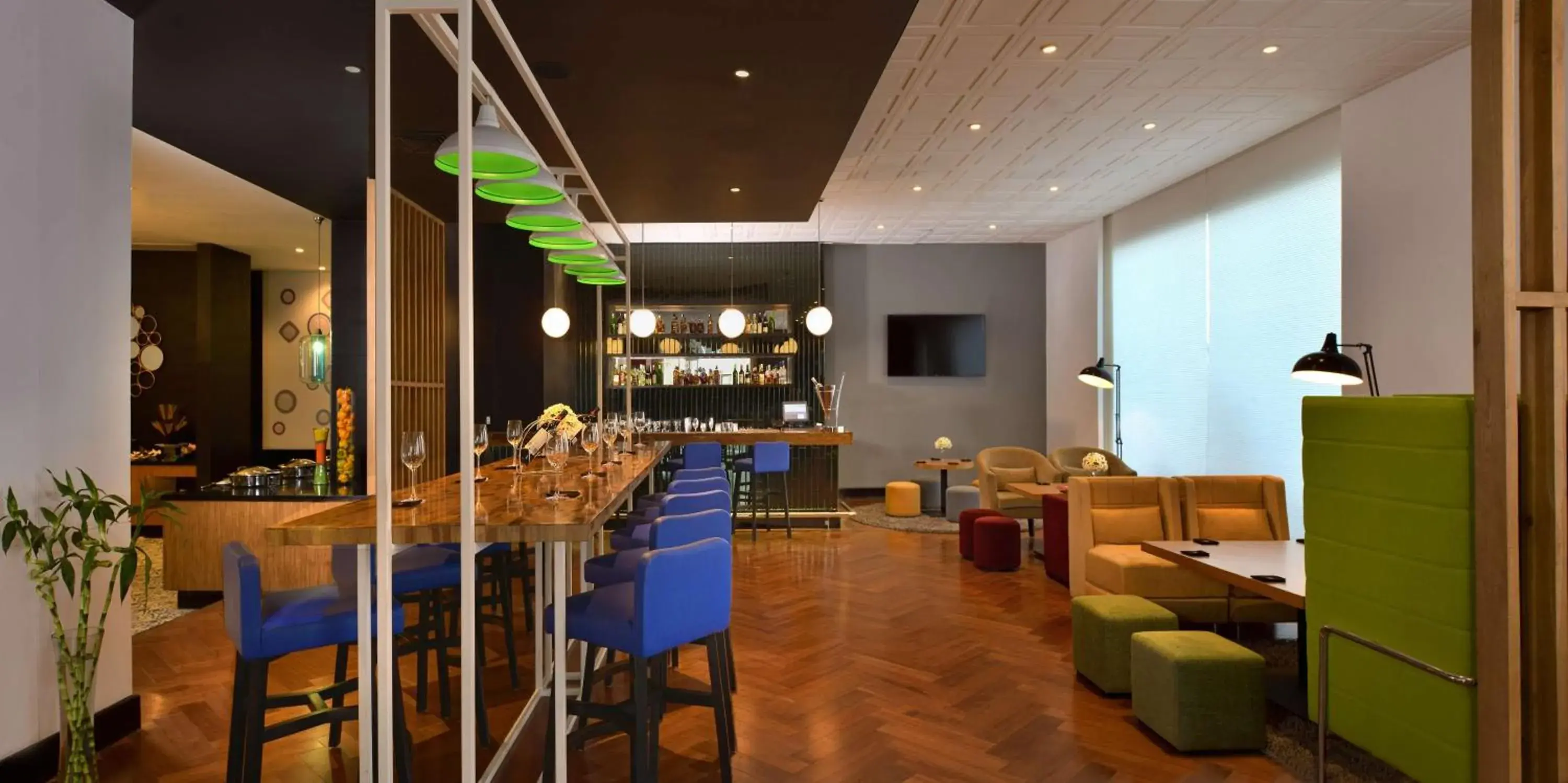 Lounge or bar, Restaurant/Places to Eat in Park Inn by Radisson New Delhi IP Extension