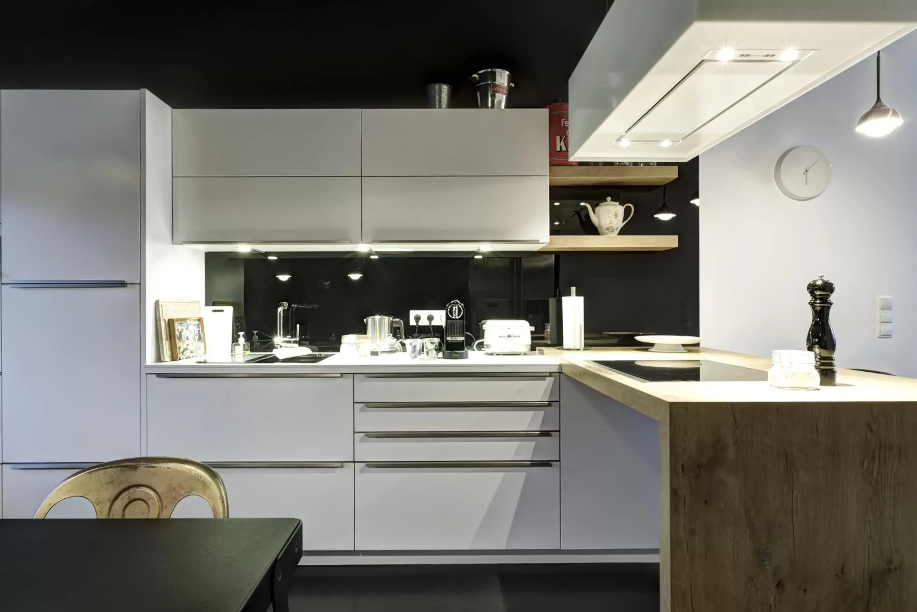 Kitchen or kitchenette, Kitchen/Kitchenette in Gorki Apartments