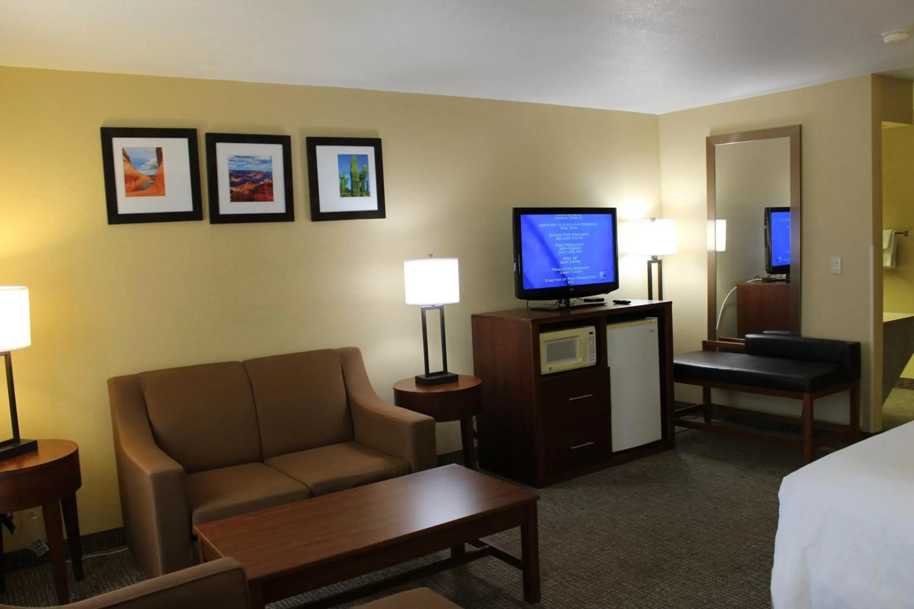 TV and multimedia, Seating Area in Comfort Inn Green Valley I-19