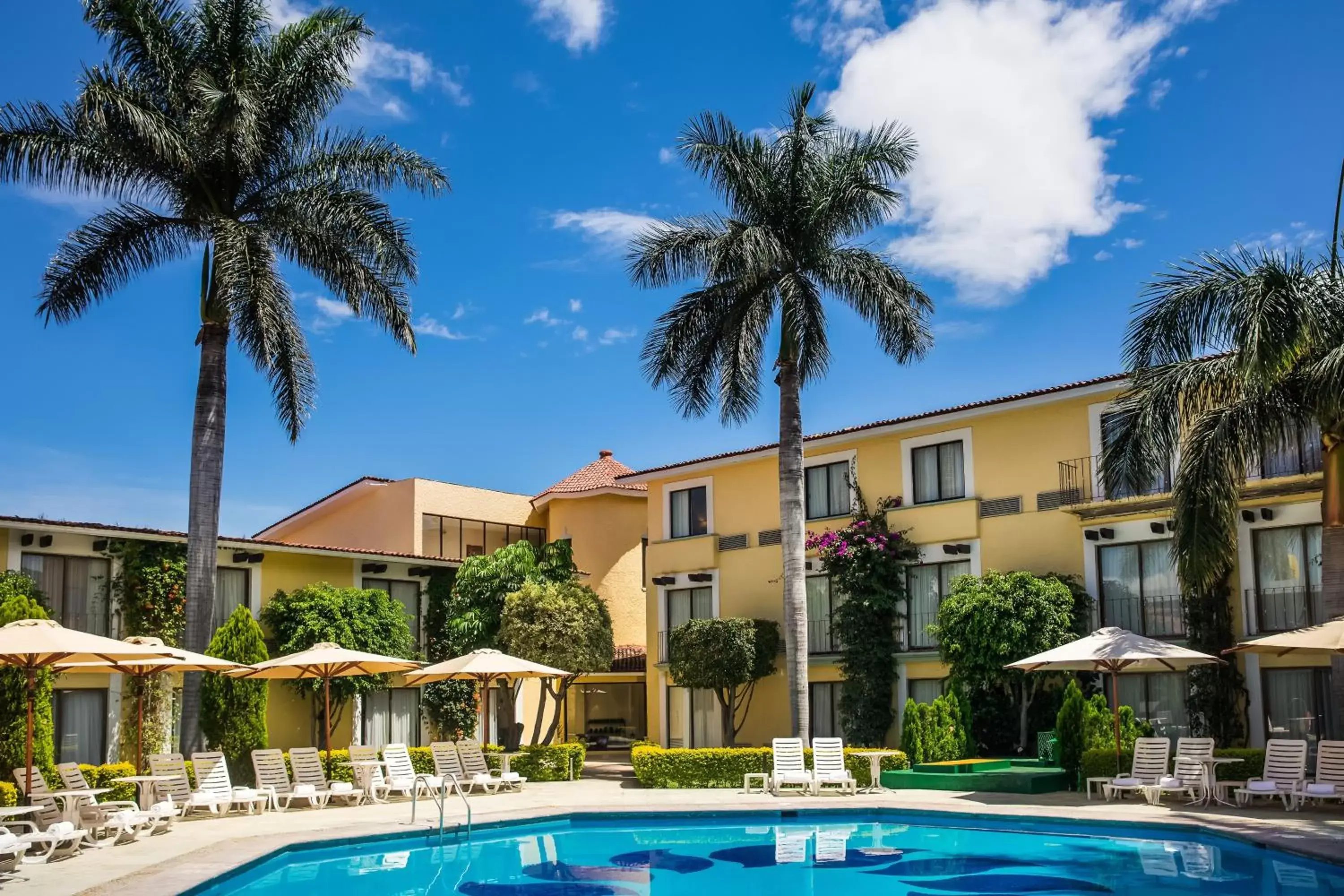 Swimming pool, Property Building in Fiesta Inn Oaxaca