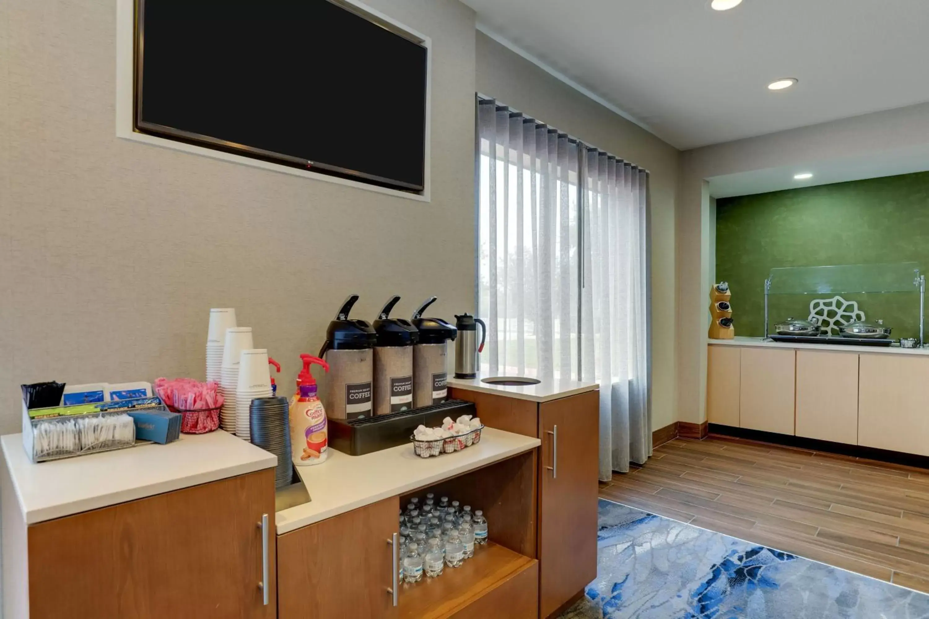 Restaurant/places to eat, TV/Entertainment Center in Fairfield Inn by Marriott Las Colinas