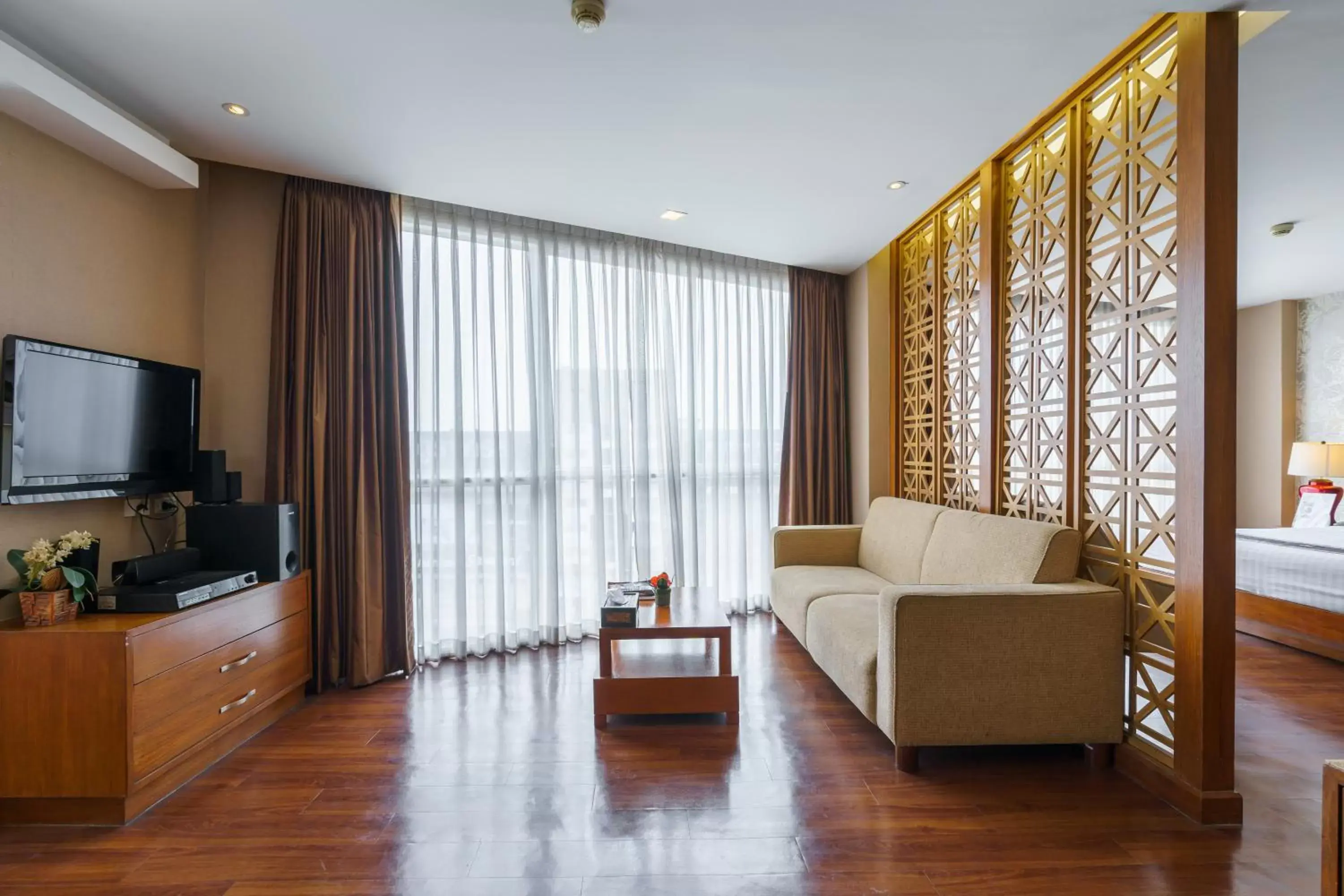 TV and multimedia, Seating Area in Lantana Resort Hotel Bangkok