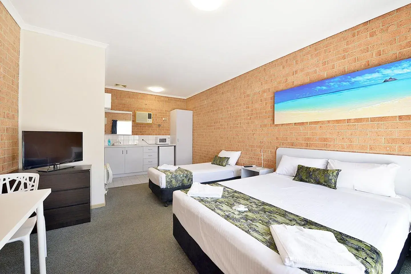 Photo of the whole room, Room Photo in Cranbourne Motor Inn