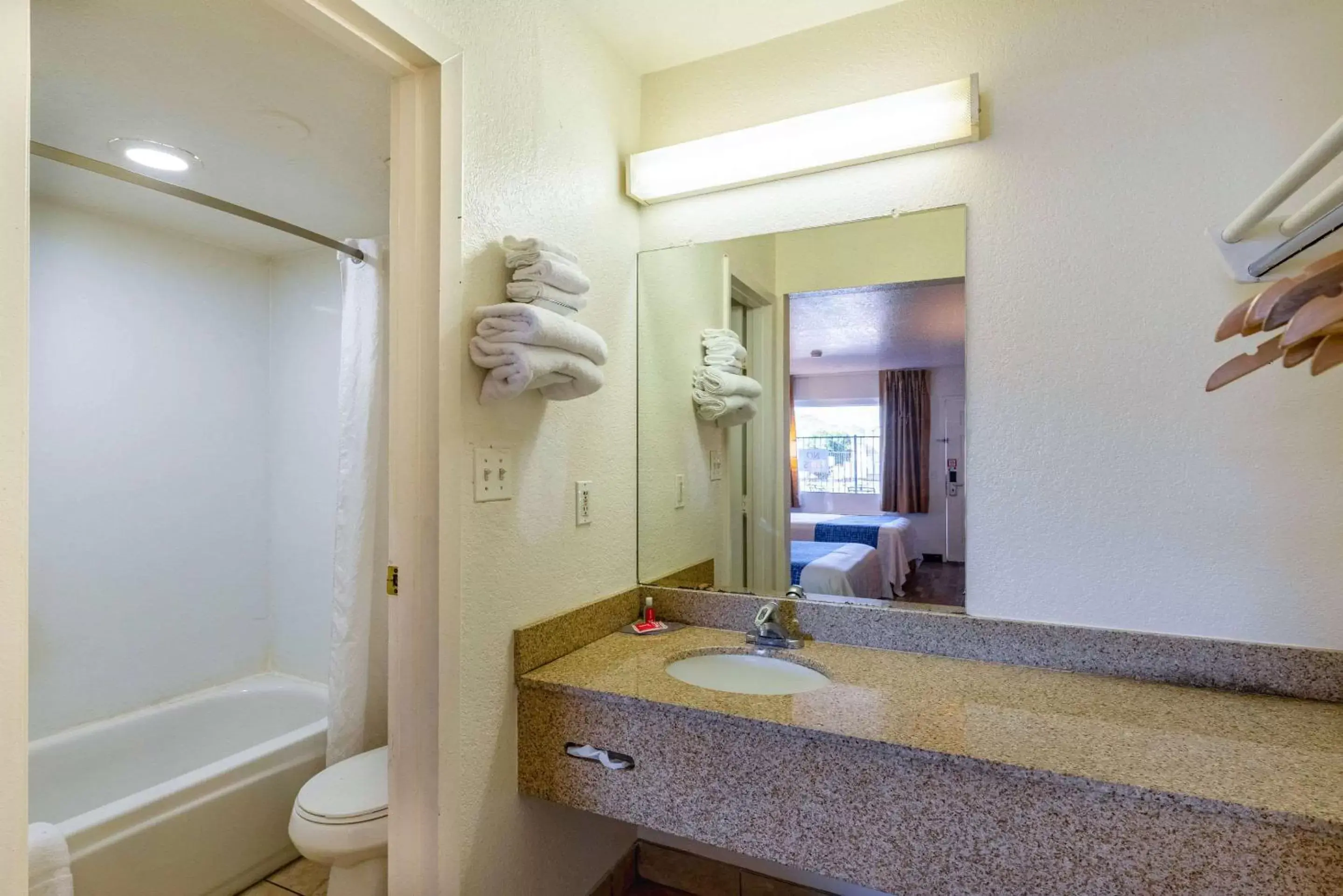 Photo of the whole room, Bathroom in Econo Lodge Phoenix North I-17