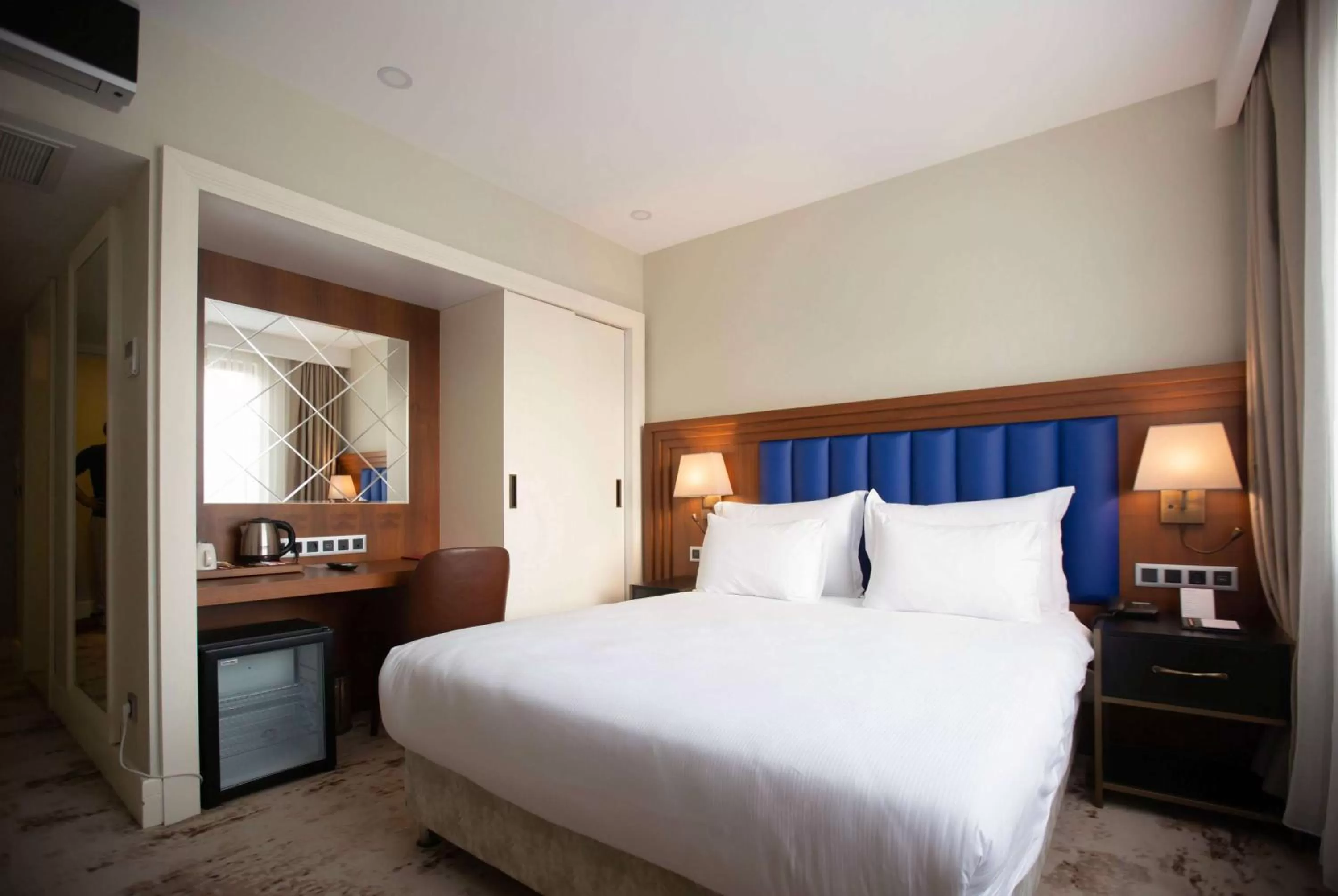 Photo of the whole room, Bed in Ramada Plaza Sultanahmet