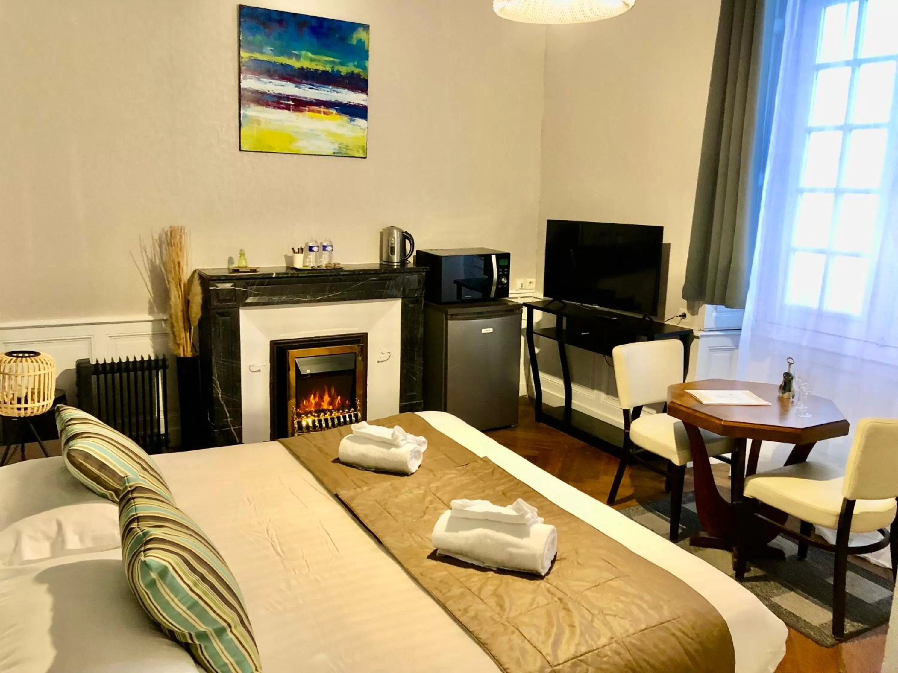 Photo of the whole room in Hôtel Particulier CHÂTEAU DES MARAIS Proximité et vue sur le Lac de Grand lieu