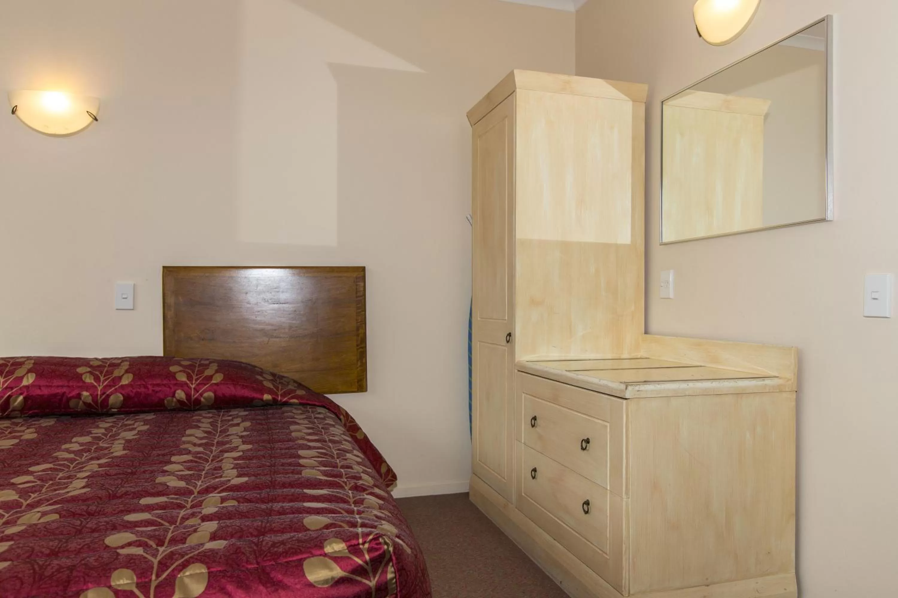 Photo of the whole room, Bed in Fernhill Motor Lodge