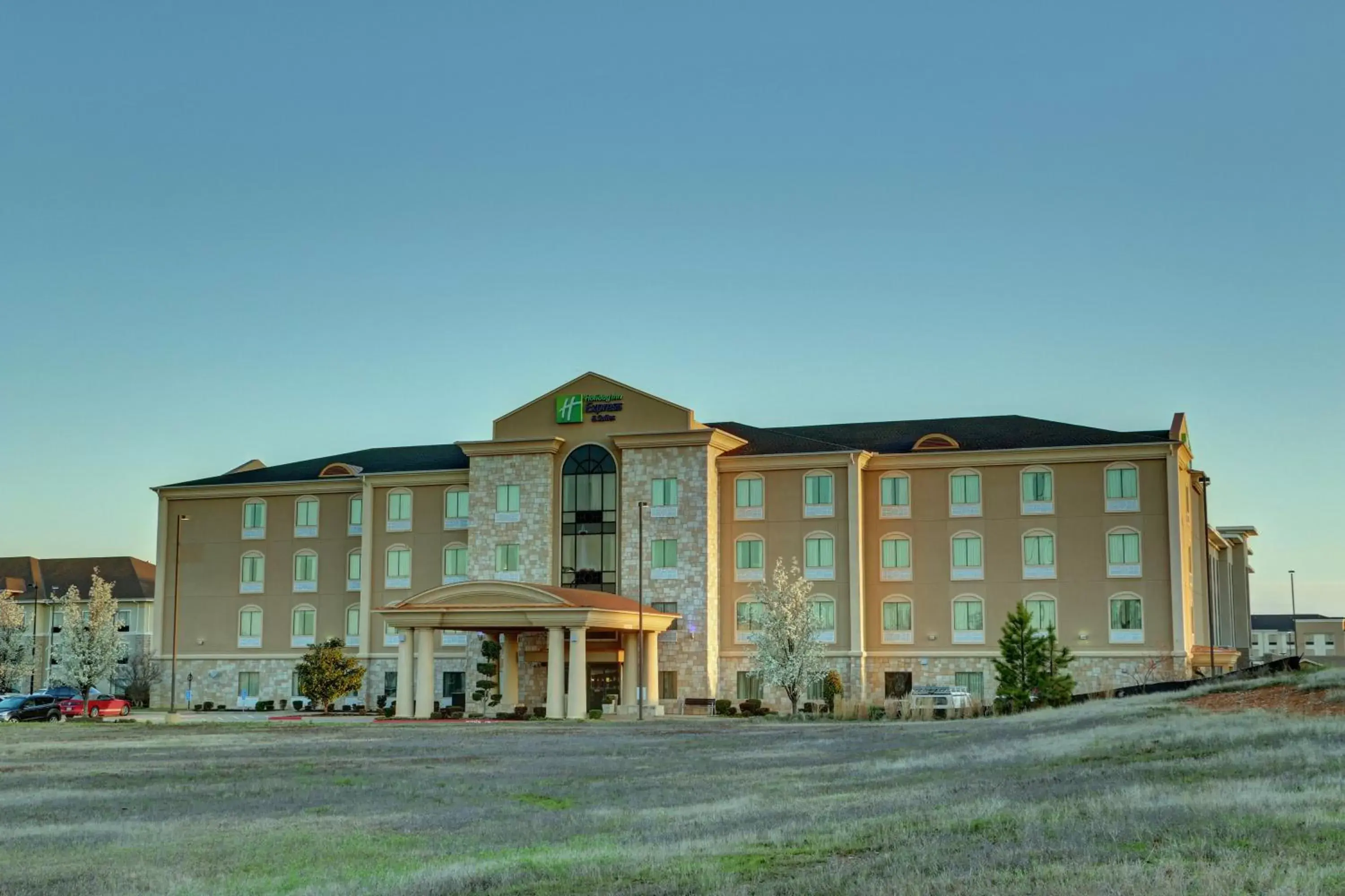 Property Building in Holiday Inn Express Hotel & Suites Texarkana East, an IHG Hotel