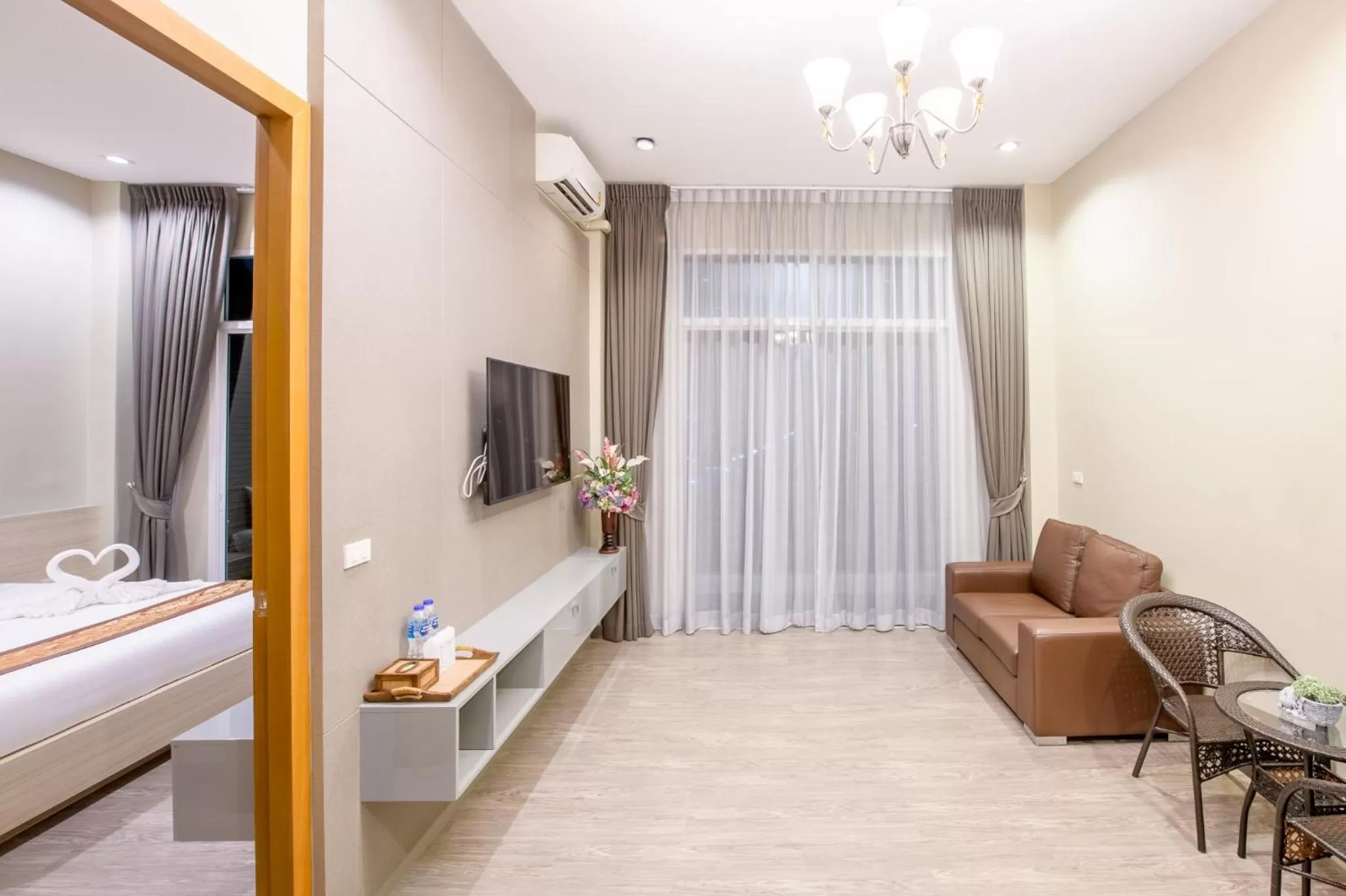 Communal lounge/ TV room, Bed in UR The Private Huahin