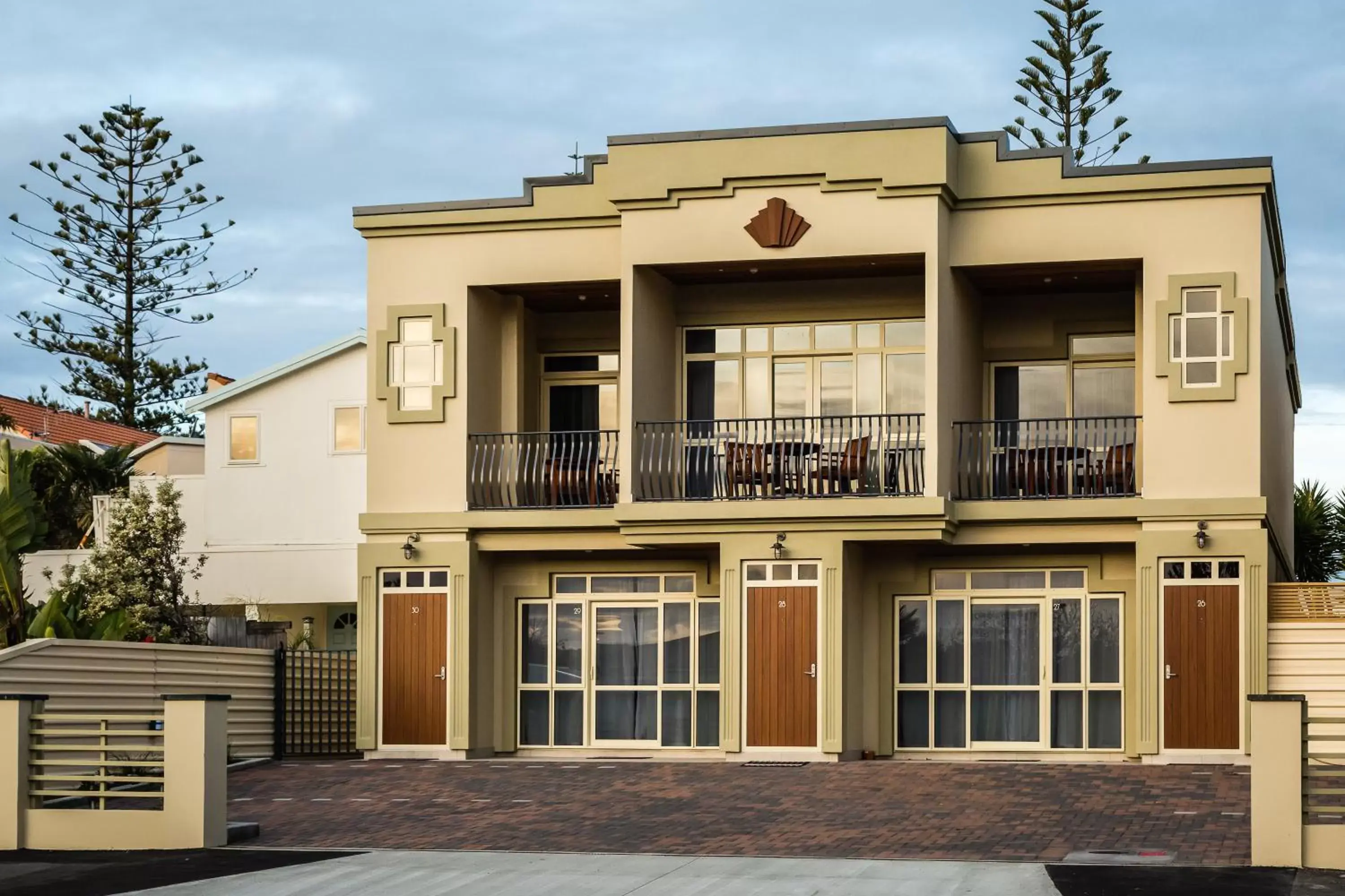 Property Building in Pebble Beach Motor Inn