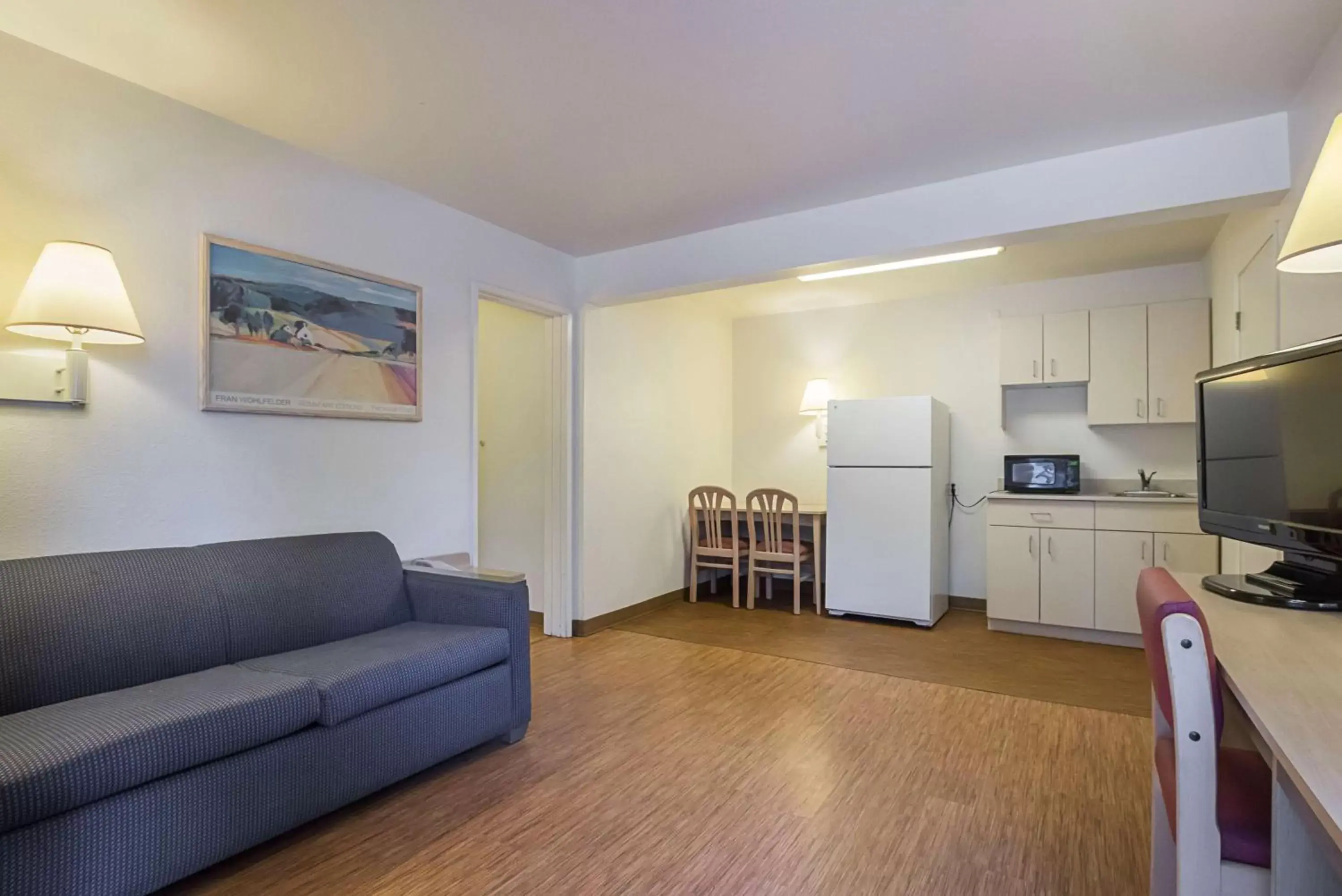 TV and multimedia, Seating Area in Motel 6-Rochester, MN