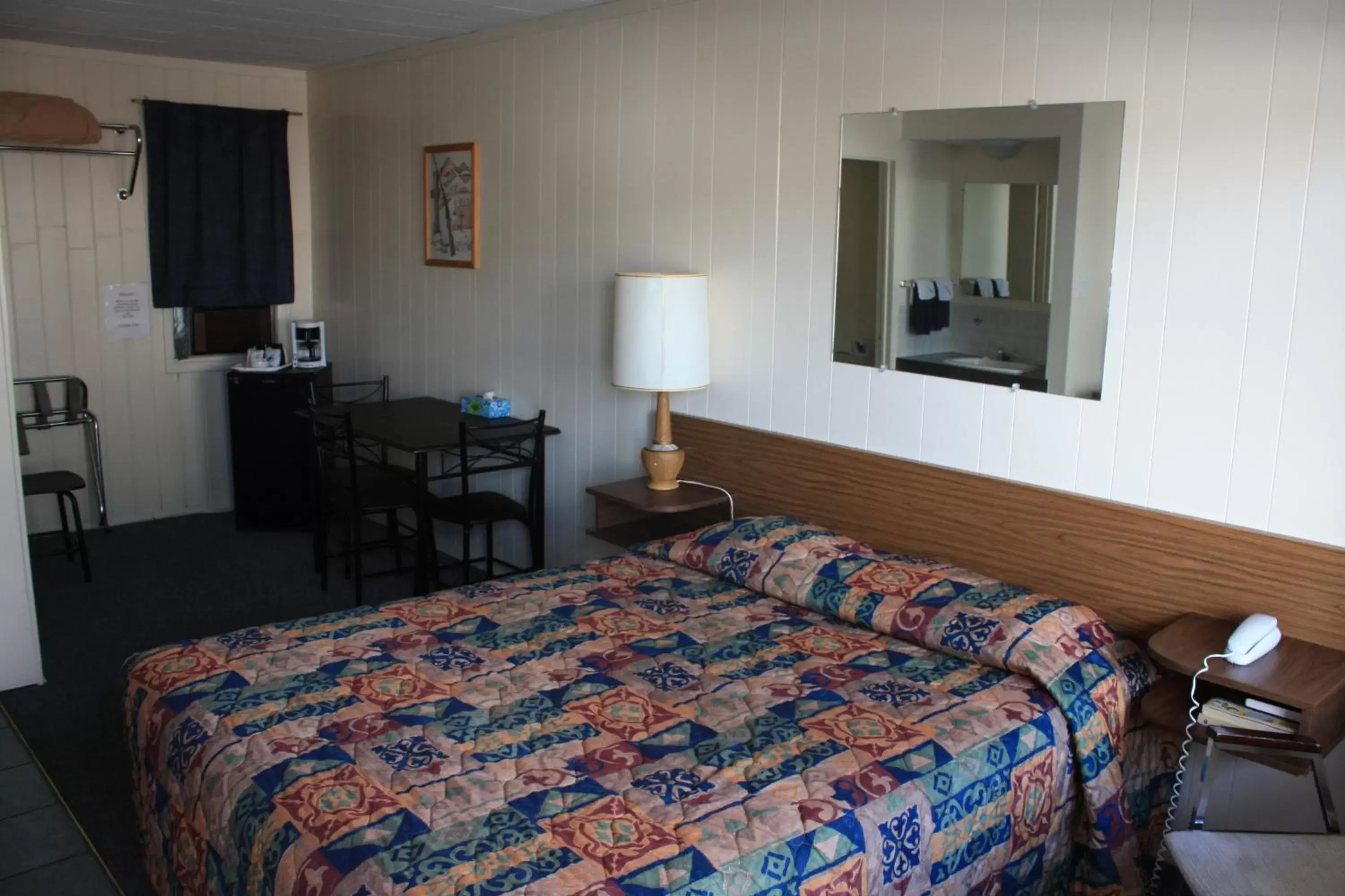 Bedroom, Bed in Sunny Beach Motel