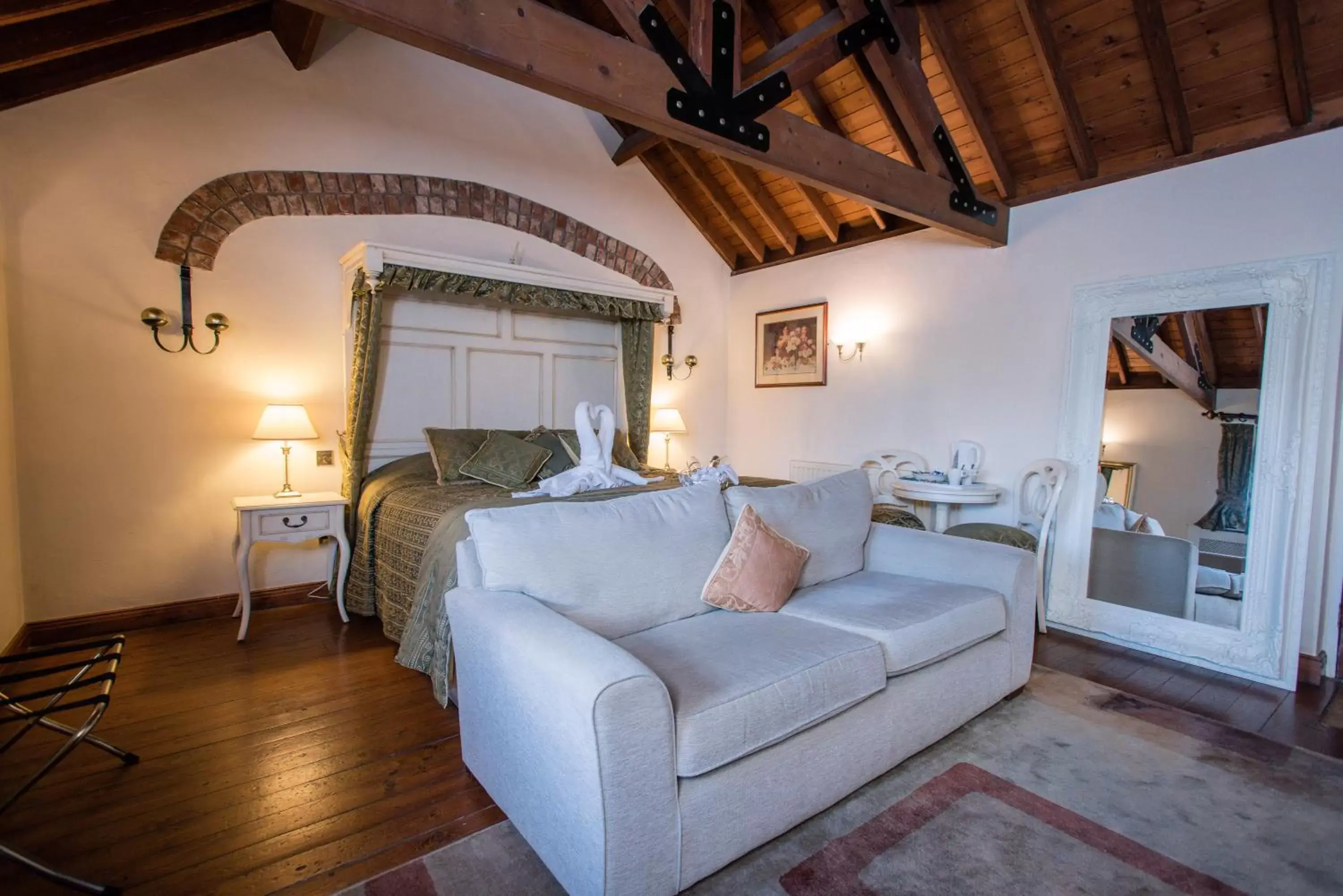 Bed, Seating Area in The Royal Arms Hotel