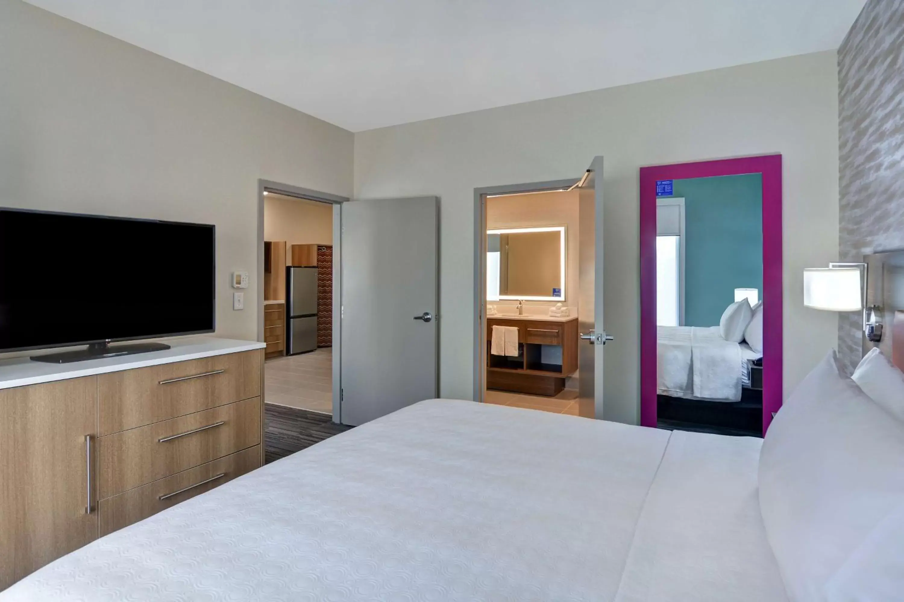 Bedroom, Bed in Home2 Suites By Hilton Savannah Midtown, Ga