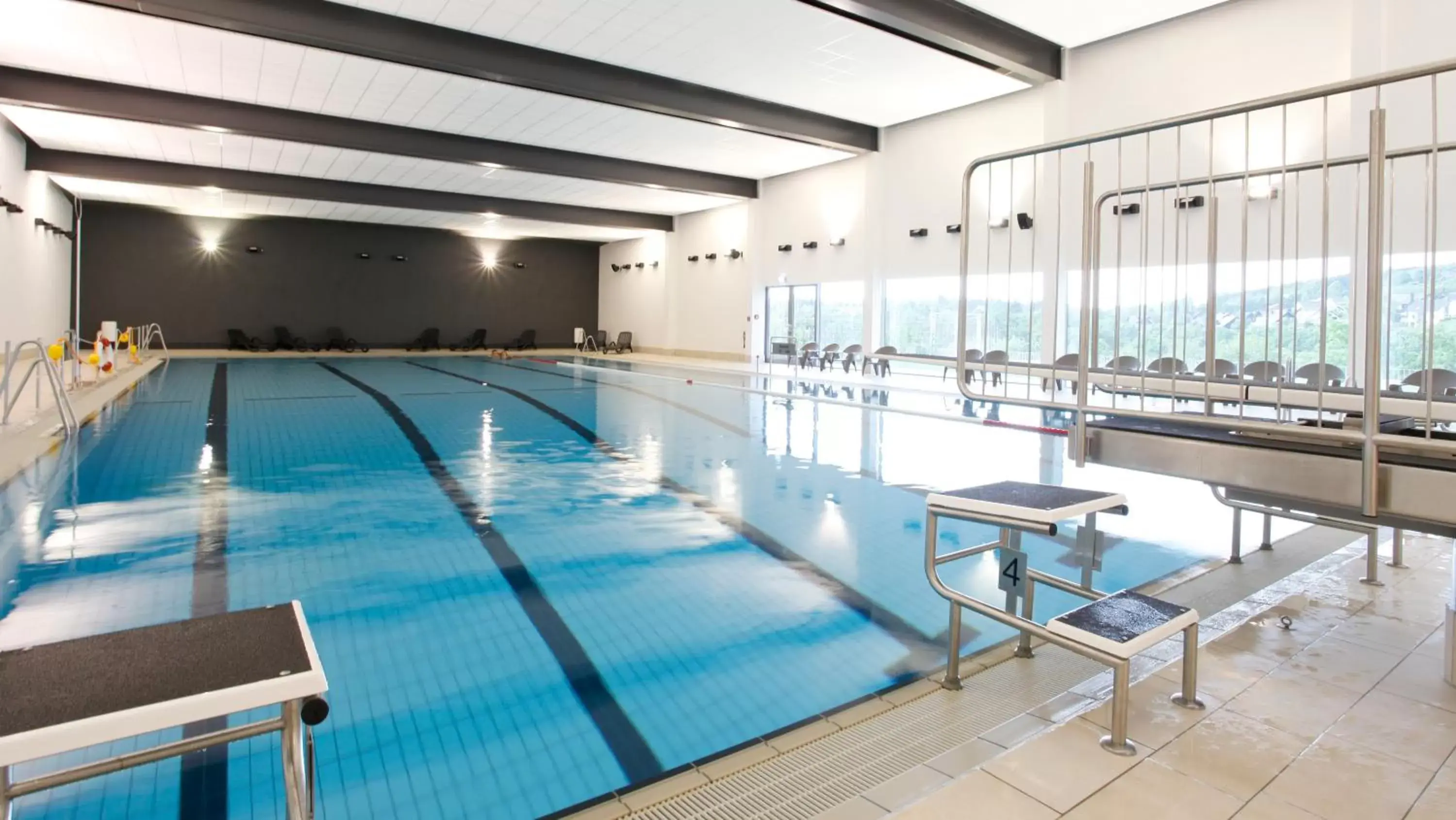 , Swimming Pool in Hotel Oversum Winterberg Ski- und Vital Resort