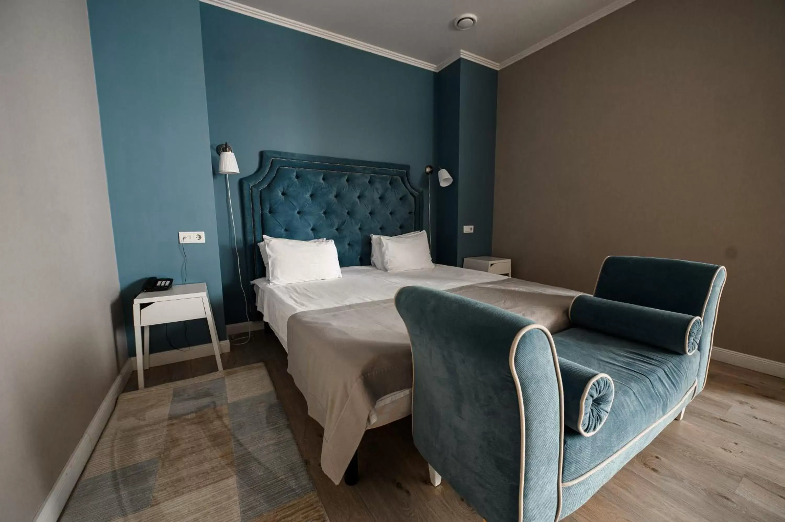 Mansard Junior Suite - single occupancy in Rivoli Hotel Mansard Junior Suite - single occupancy in Rivoli Hotel