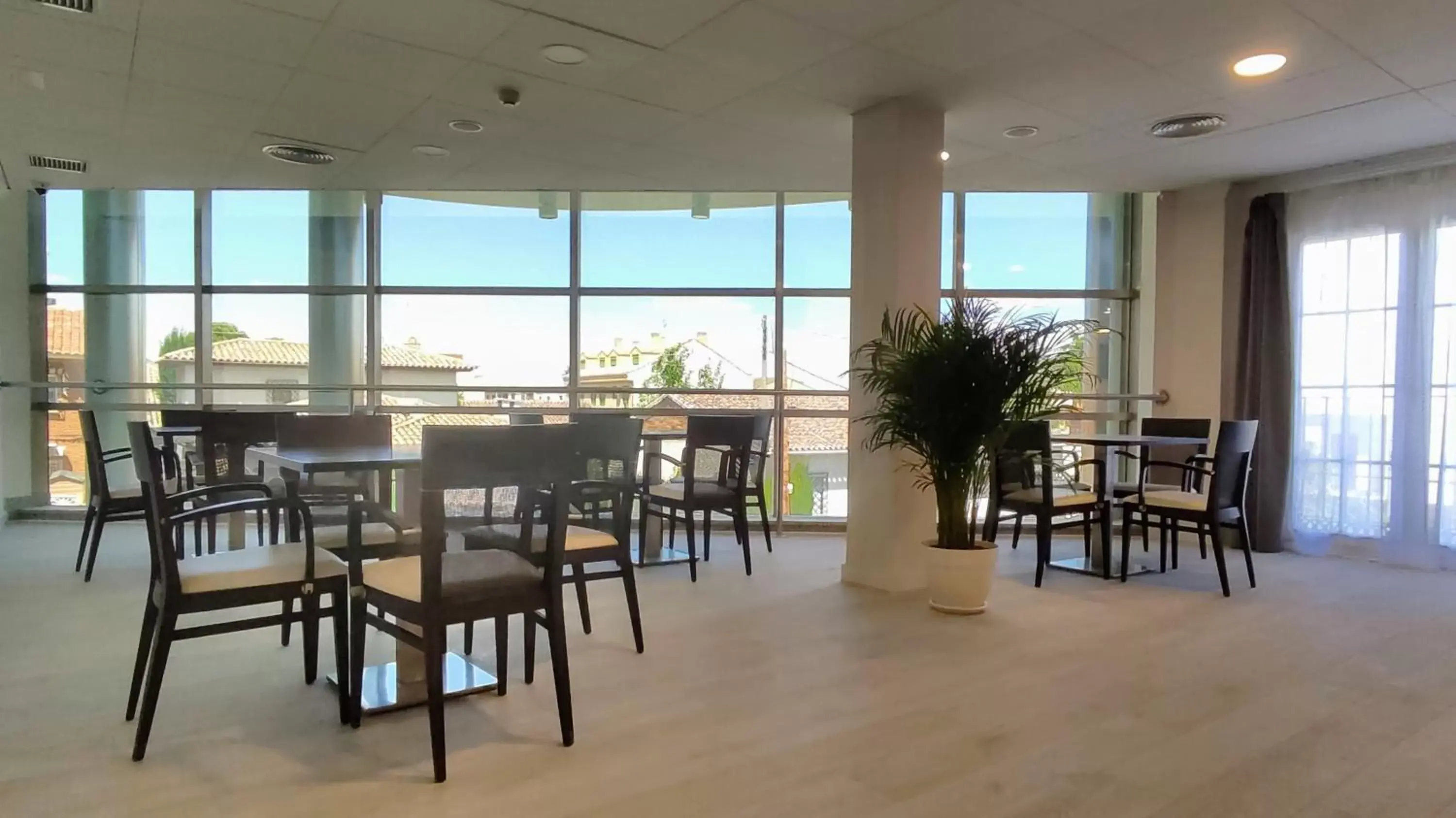 Business facilities, Restaurant/Places to Eat in Smart Hotel La Sagra