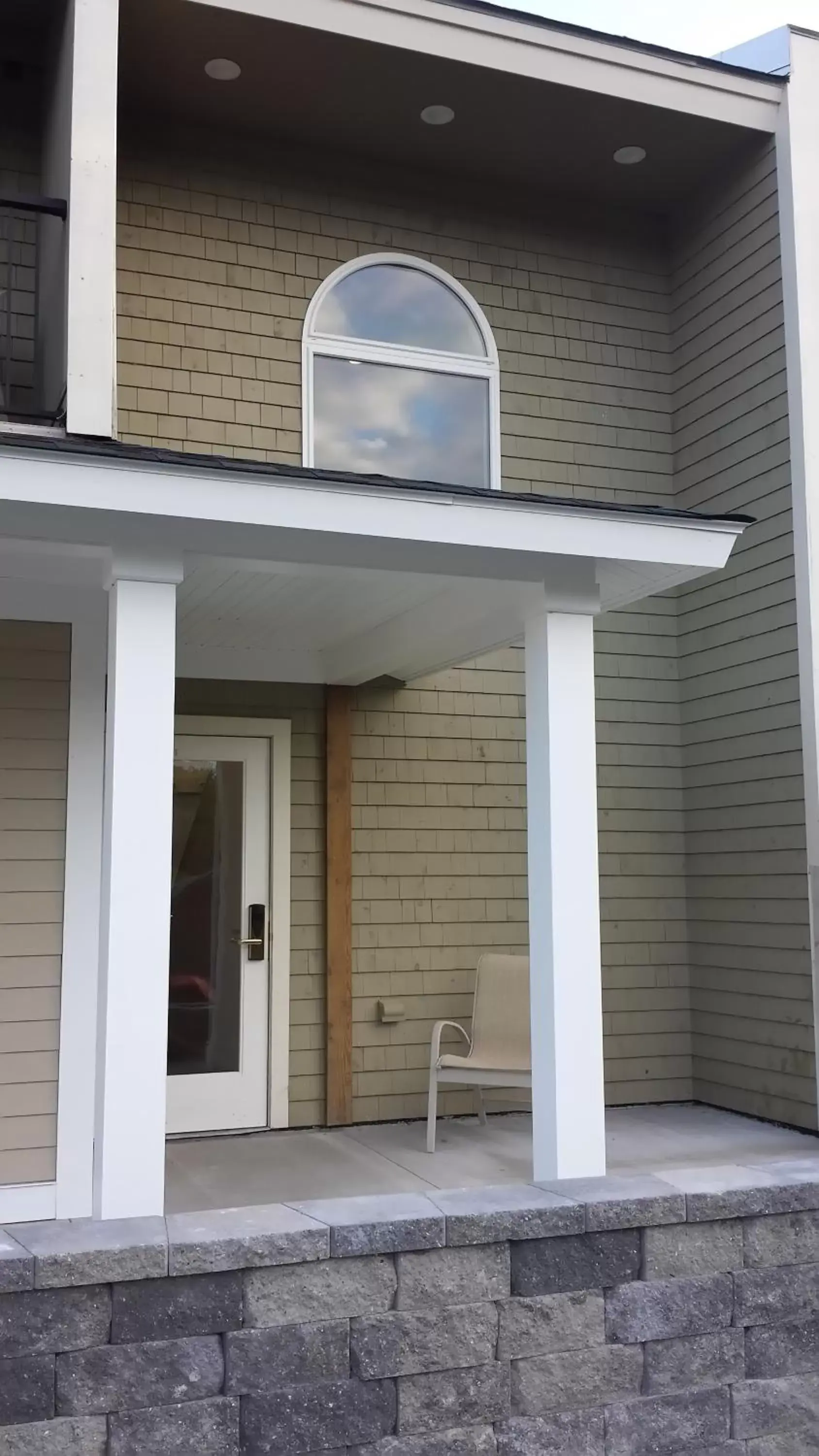 Facade/entrance, Property Building in Belfast Harbor Inn