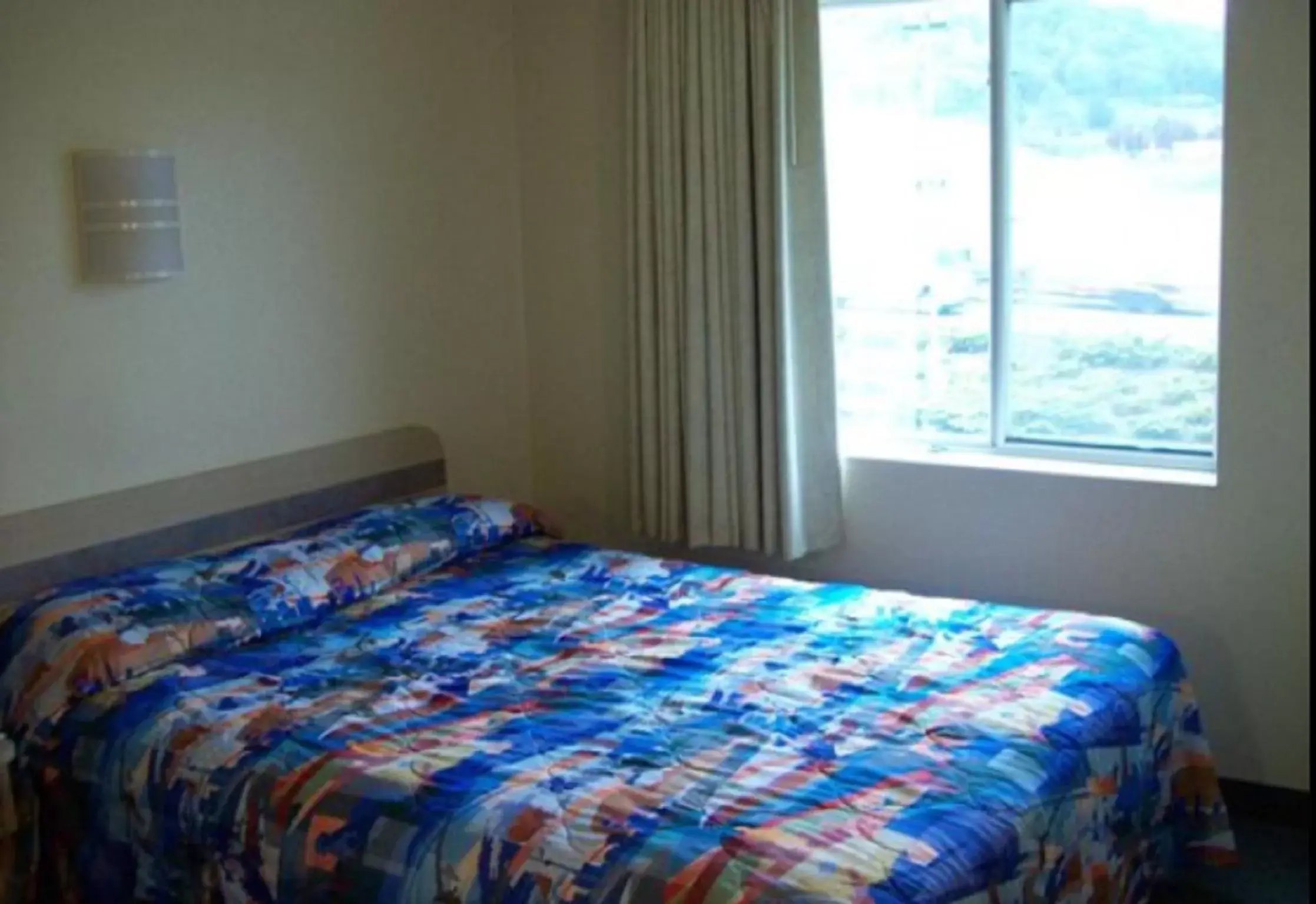 Photo of the whole room, Bed in Motel 6-Roseburg, OR