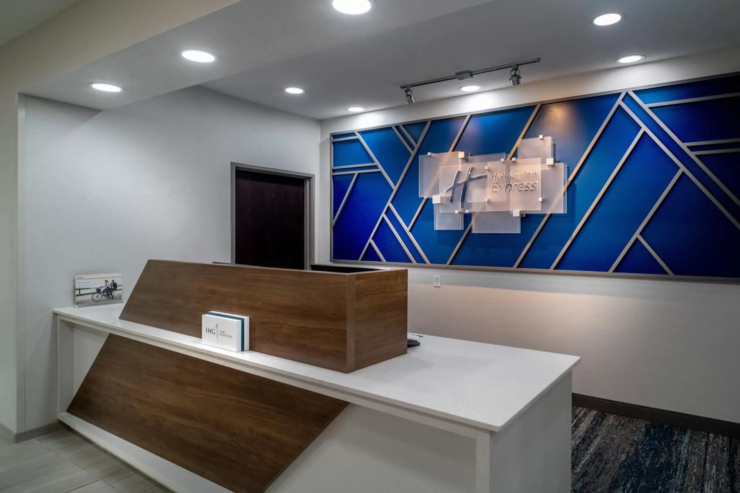 Lobby or reception in Holiday Inn Express - Charleston/Kanawha City by IHG Lobby or reception in Holiday Inn Express - Charleston/Kanawha City by IHG
