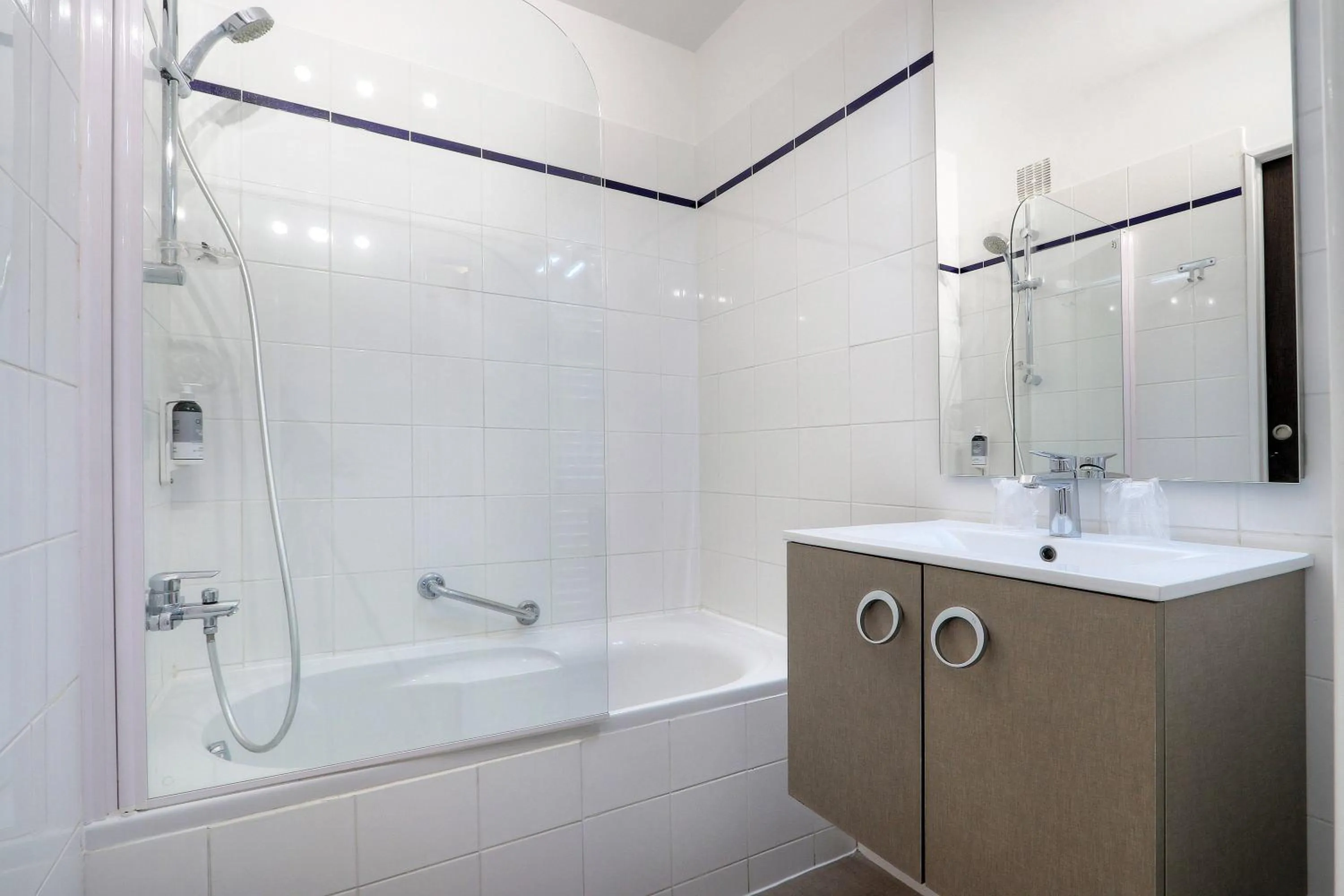 Bathroom in Best Western Hôtel Le Bellevue Quiberon