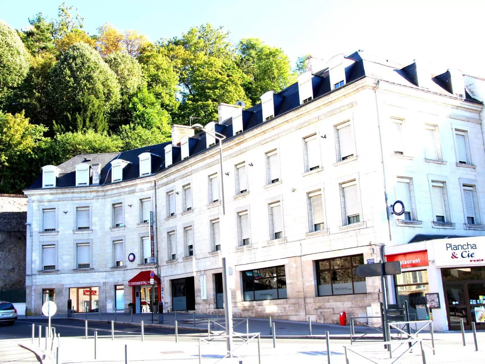 Restaurant/places to eat, Property Building in The Originals City, Hôtel Continental, Poitiers (Inter-Hotel)