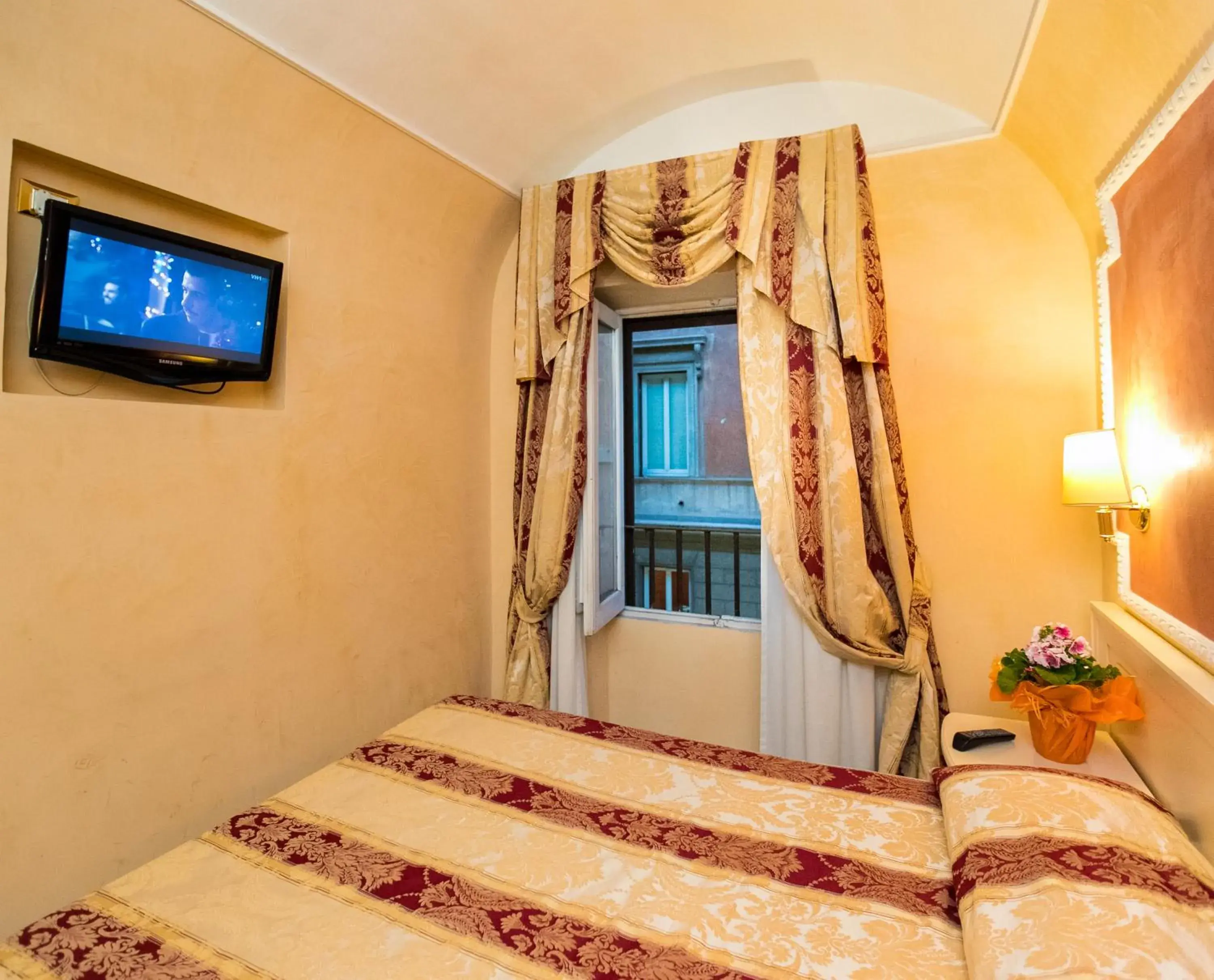 Bed in Hotel Erdarelli