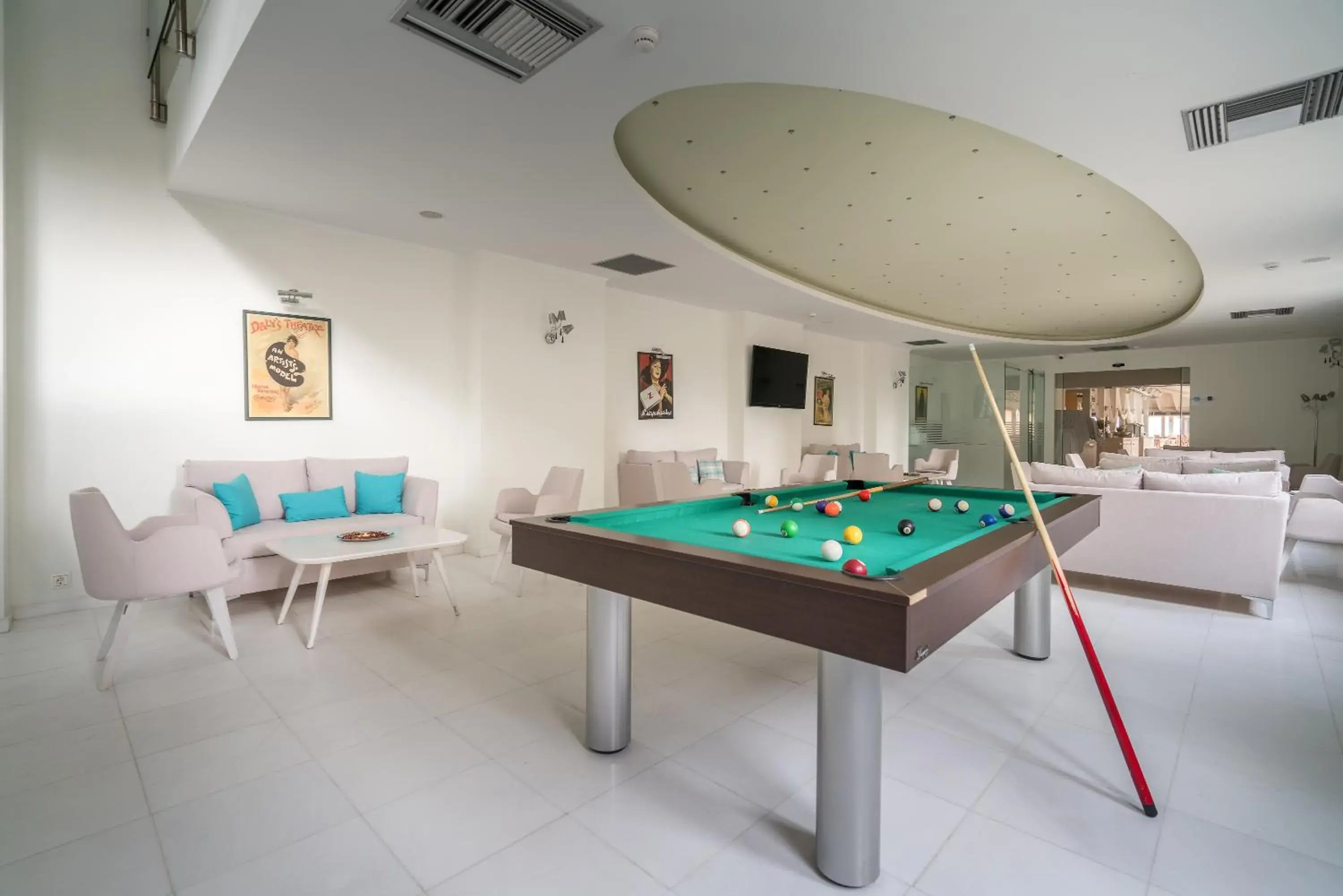 Communal lounge/ TV room, Billiards in Galaxy Beach Resort, BW Premier Collection