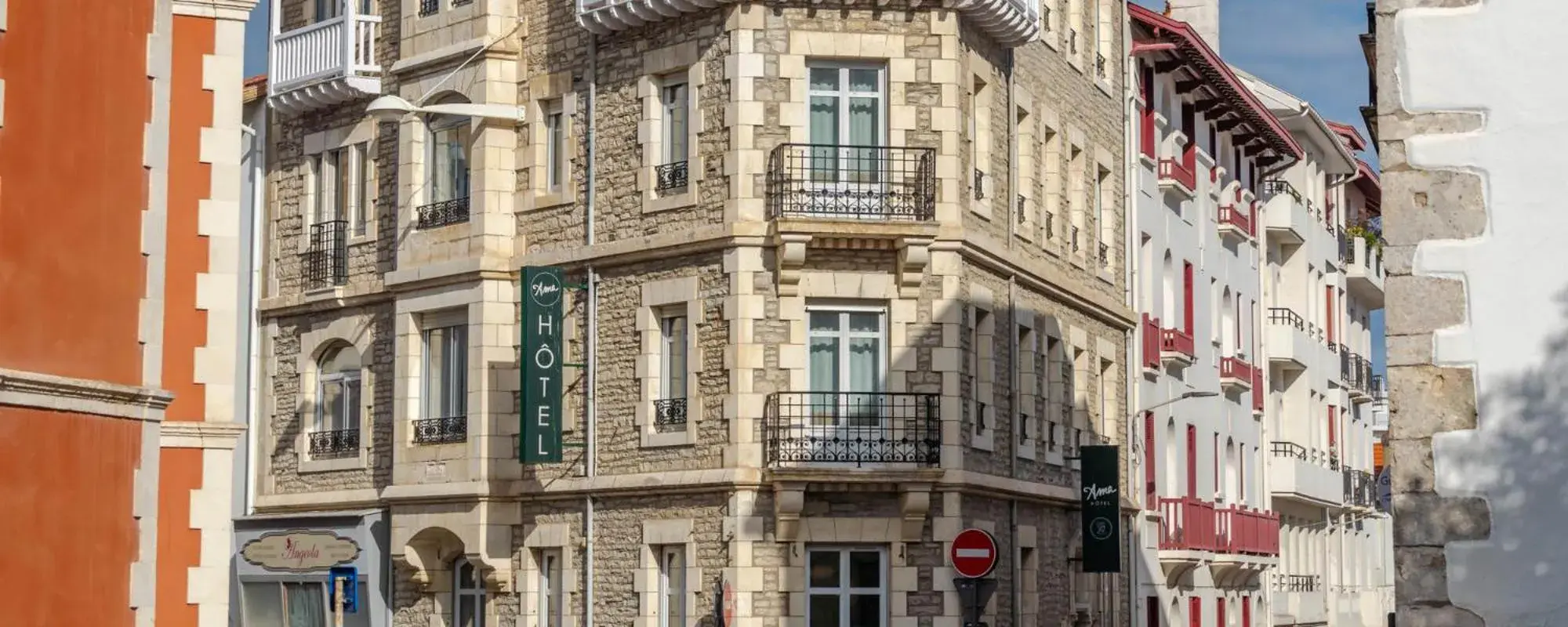 Property Building in Ama Hôtel