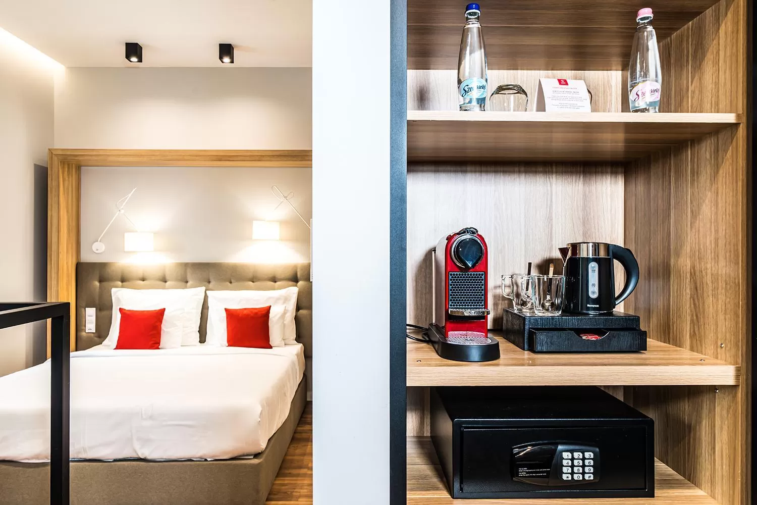 Coffee/tea facilities, Bed in Up Hotel Budapest