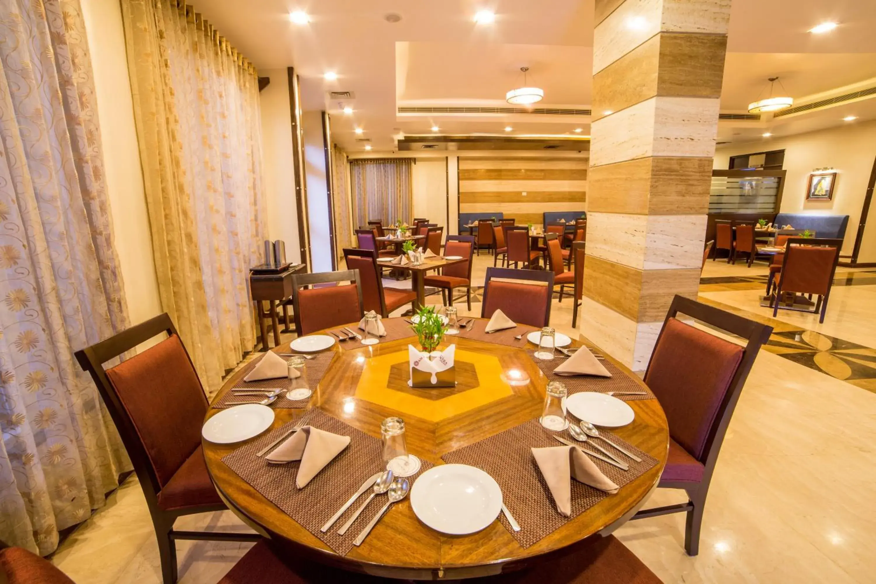 Dining area, Restaurant/Places to Eat in Amantra Comfort Hotel