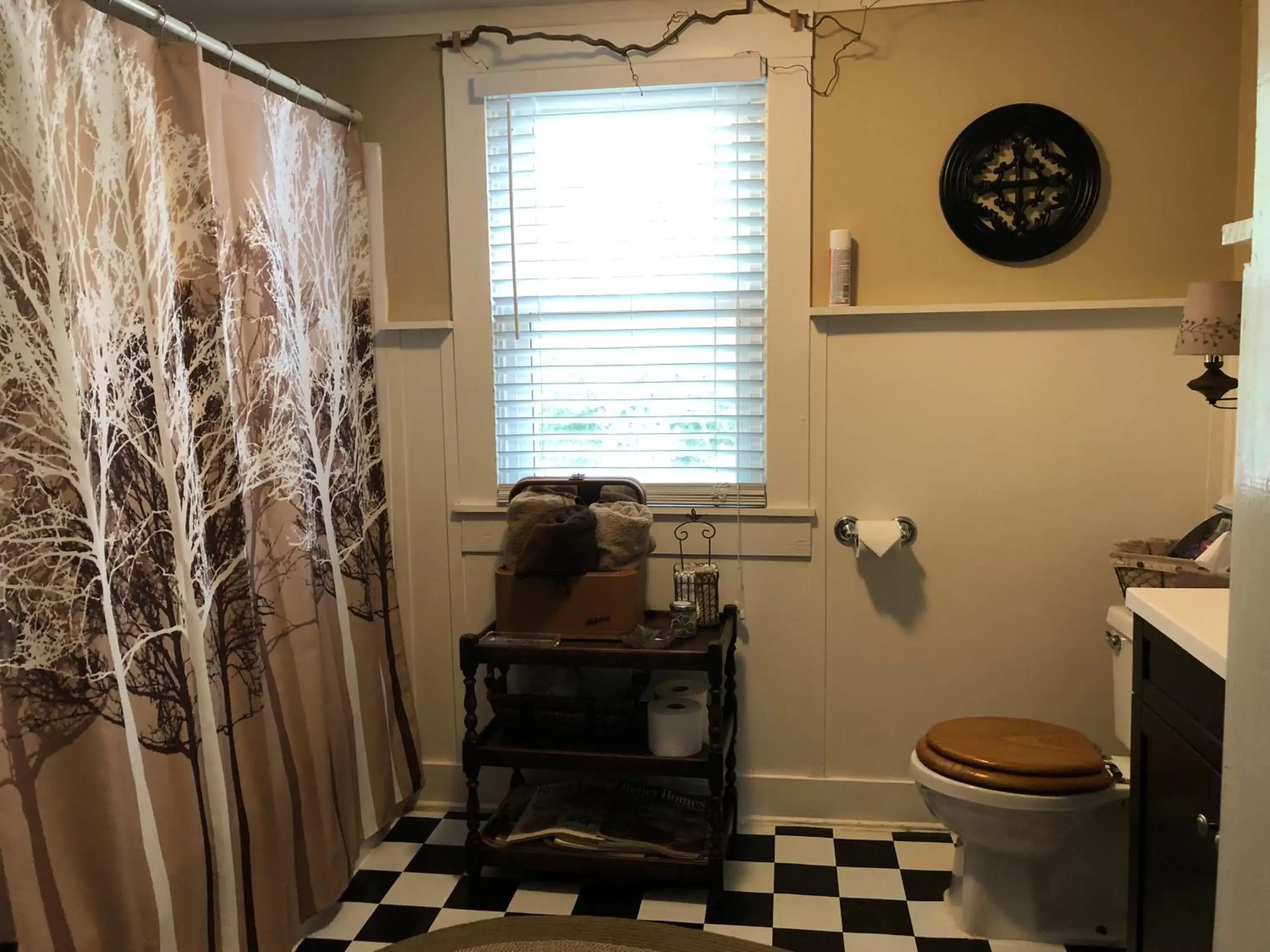 Bathroom in Magnolia House & Gardens B&B