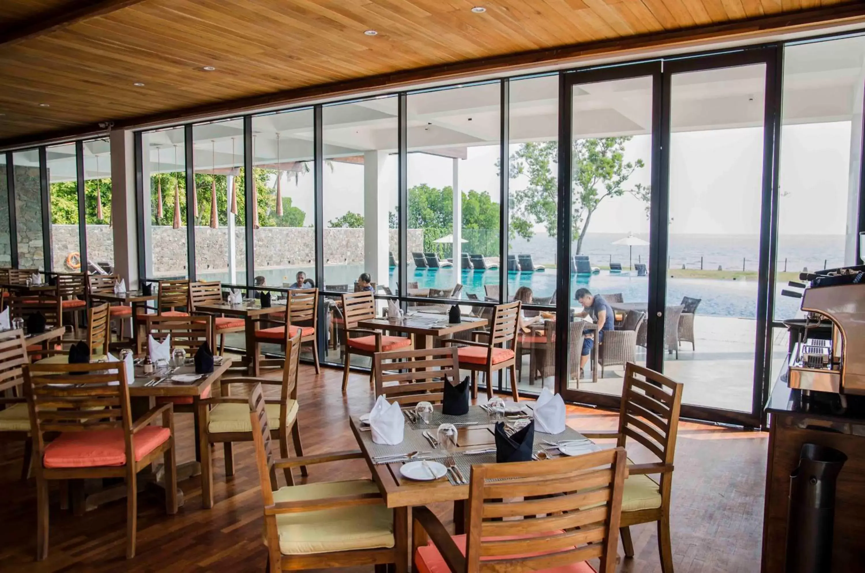 Restaurant/Places to Eat in Regenta Arie Lagoon Negombo