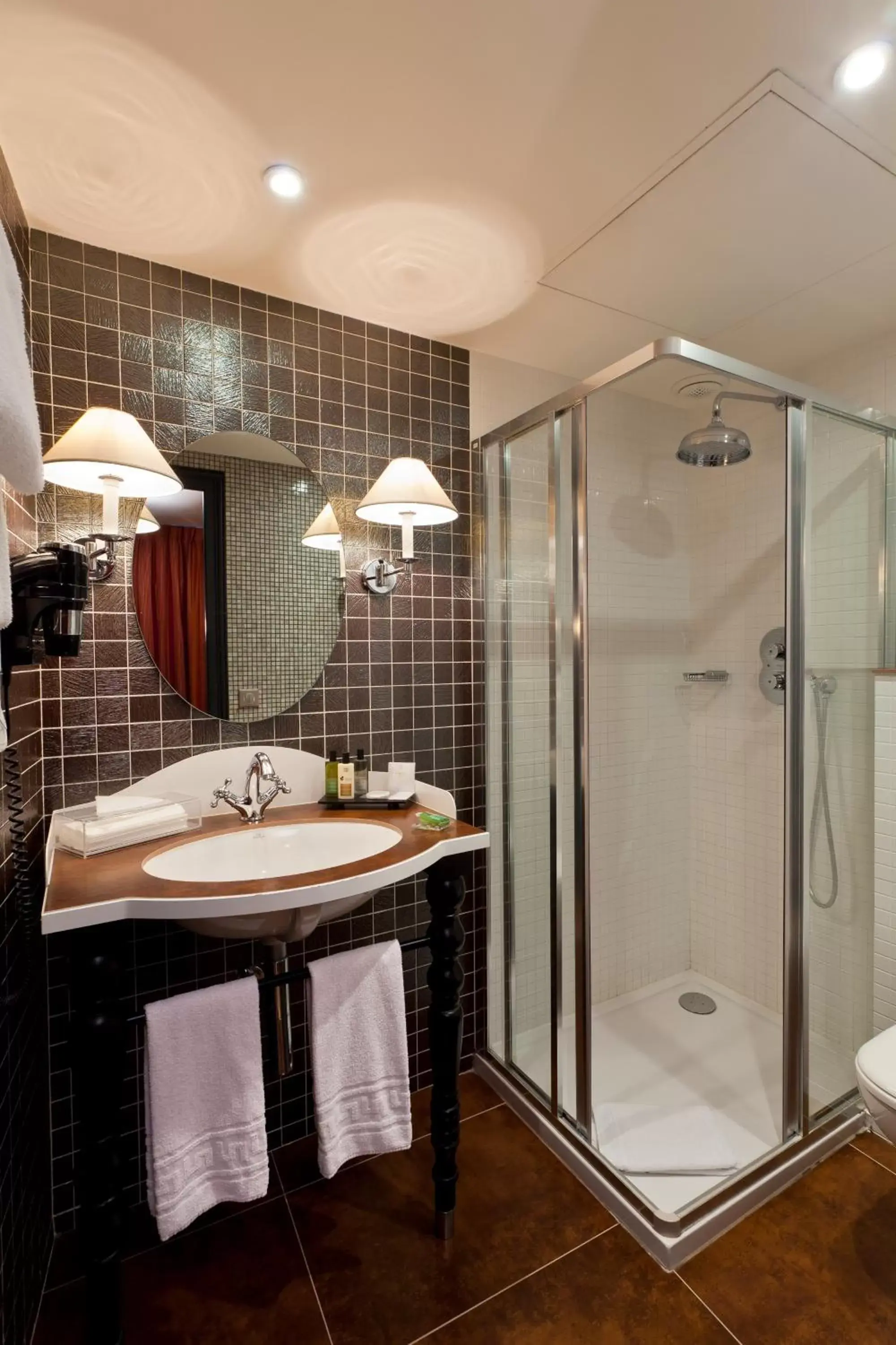 Shower, Bathroom in Hotel Fontaines du Luxembourg